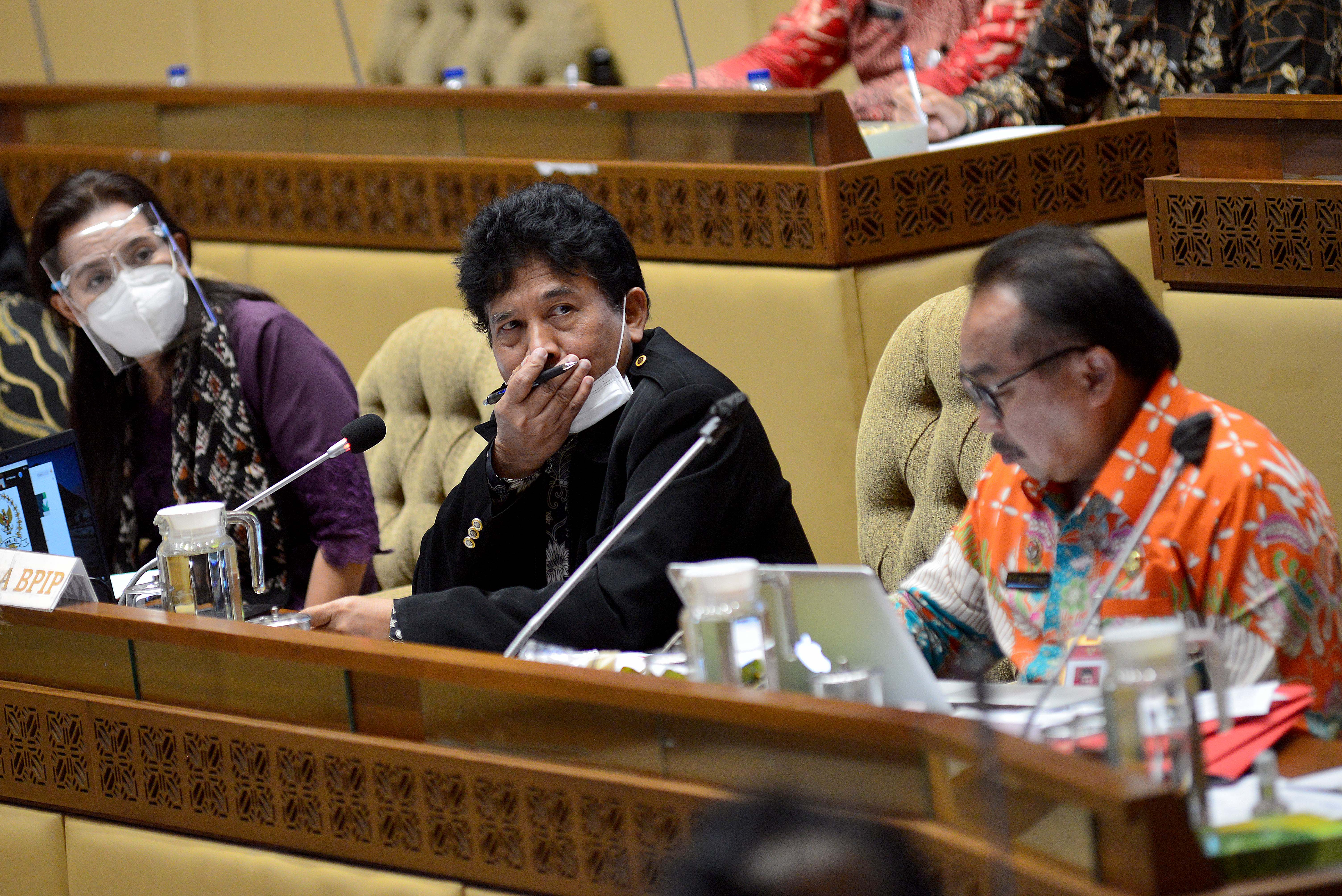 Kepala Badan Pembinaan Ideologi Pancasila (BPIP) Republik Indonesia Yudian Wahyudi (tengah)