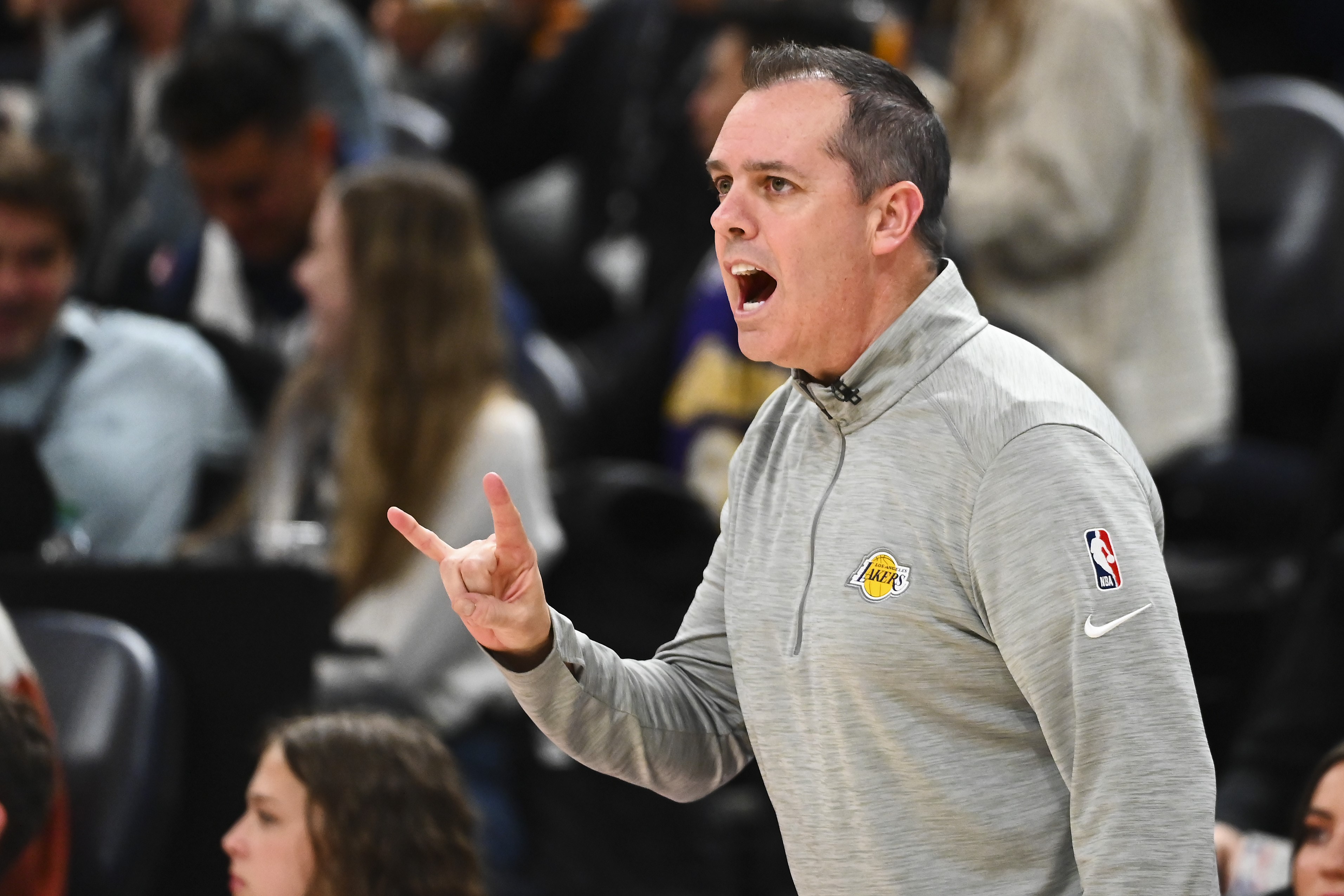Frank Vogel kala masih menukangi Los Angeles Lakers.