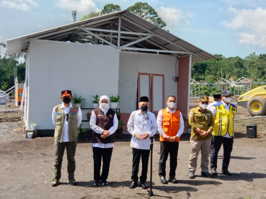 Wakil Presiden Ma'ruf Amin Meninjau Huntara Gunung Semeru, Jumat (14/1/2022). 