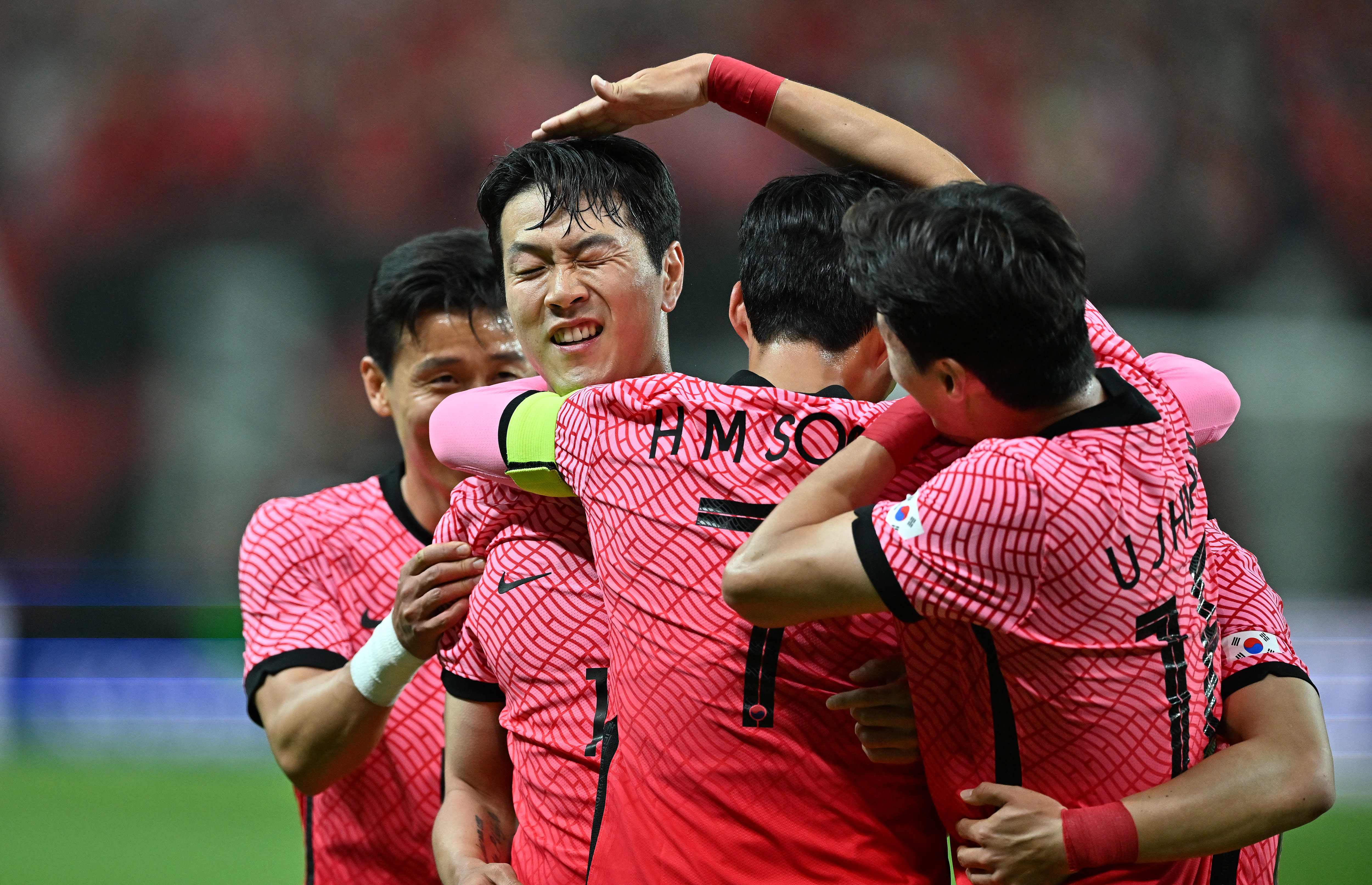 Para pemain Korsel melakukan selebrasi usai mencetak gol ke gawang lawan.