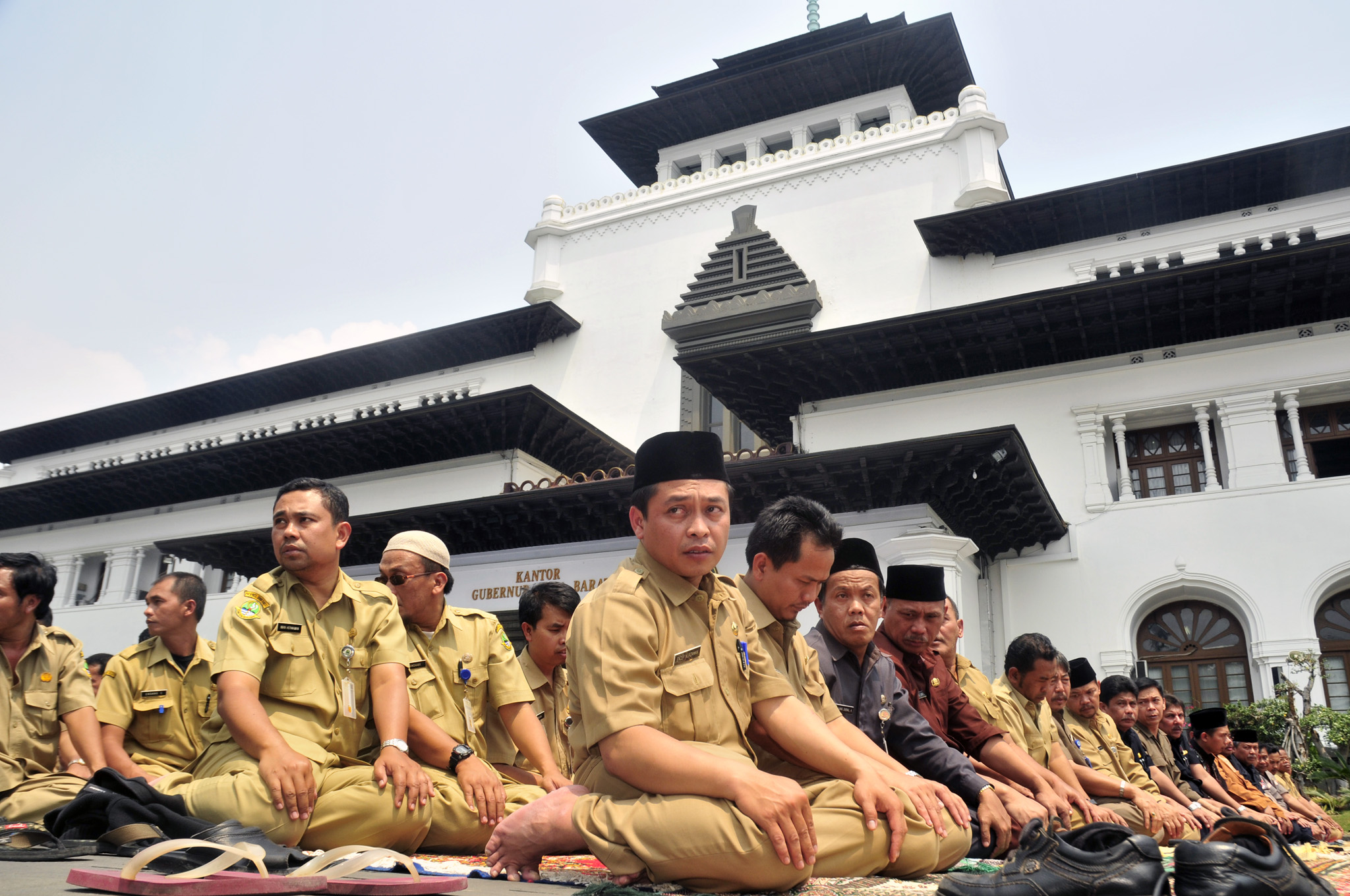 Pegawai negeri sipil di lingkungan Pemda Provinsi Jawa Barat