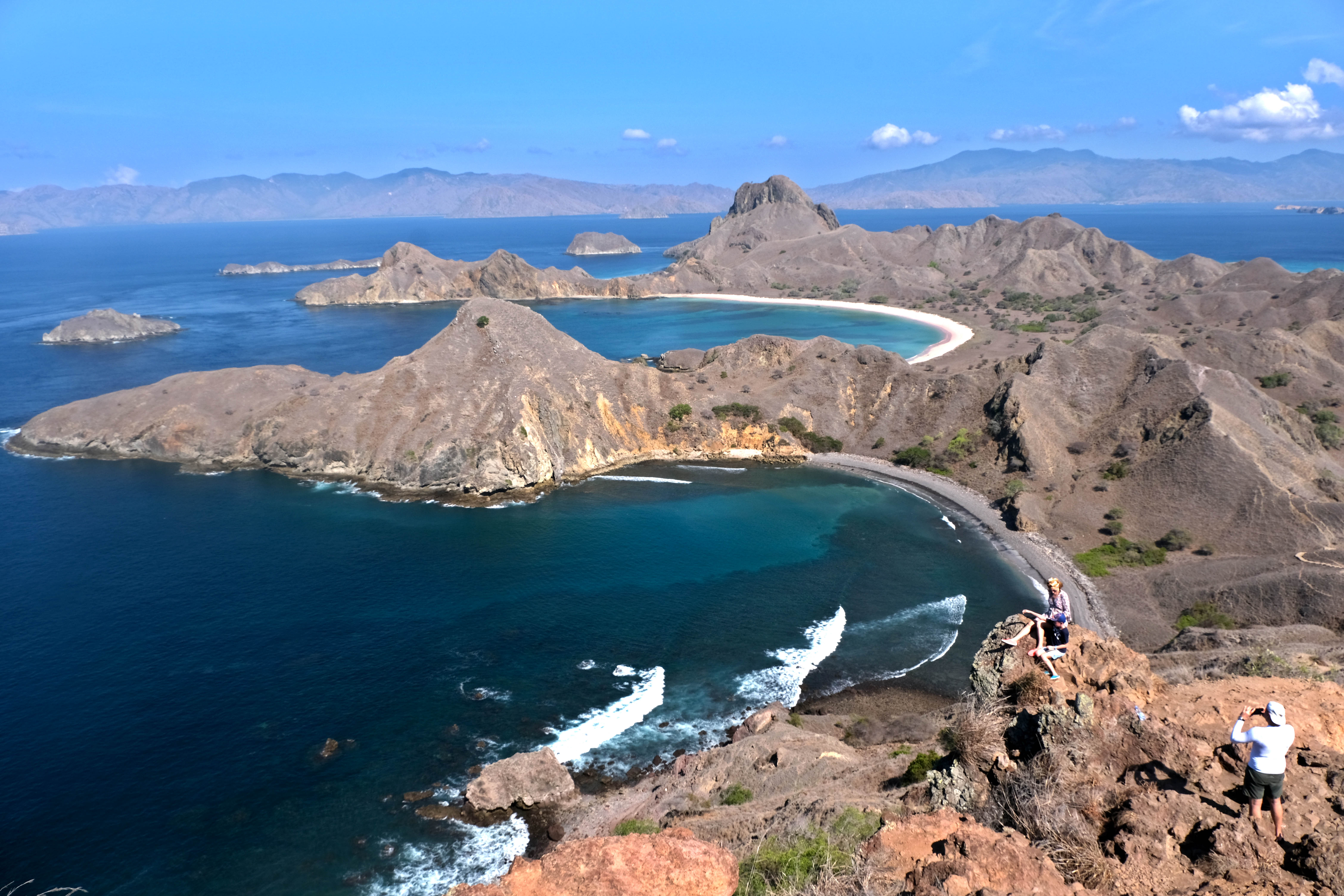 Pemandangan perairan Taman Nasional Komodo dilihat dari Pulau Padar, NTT