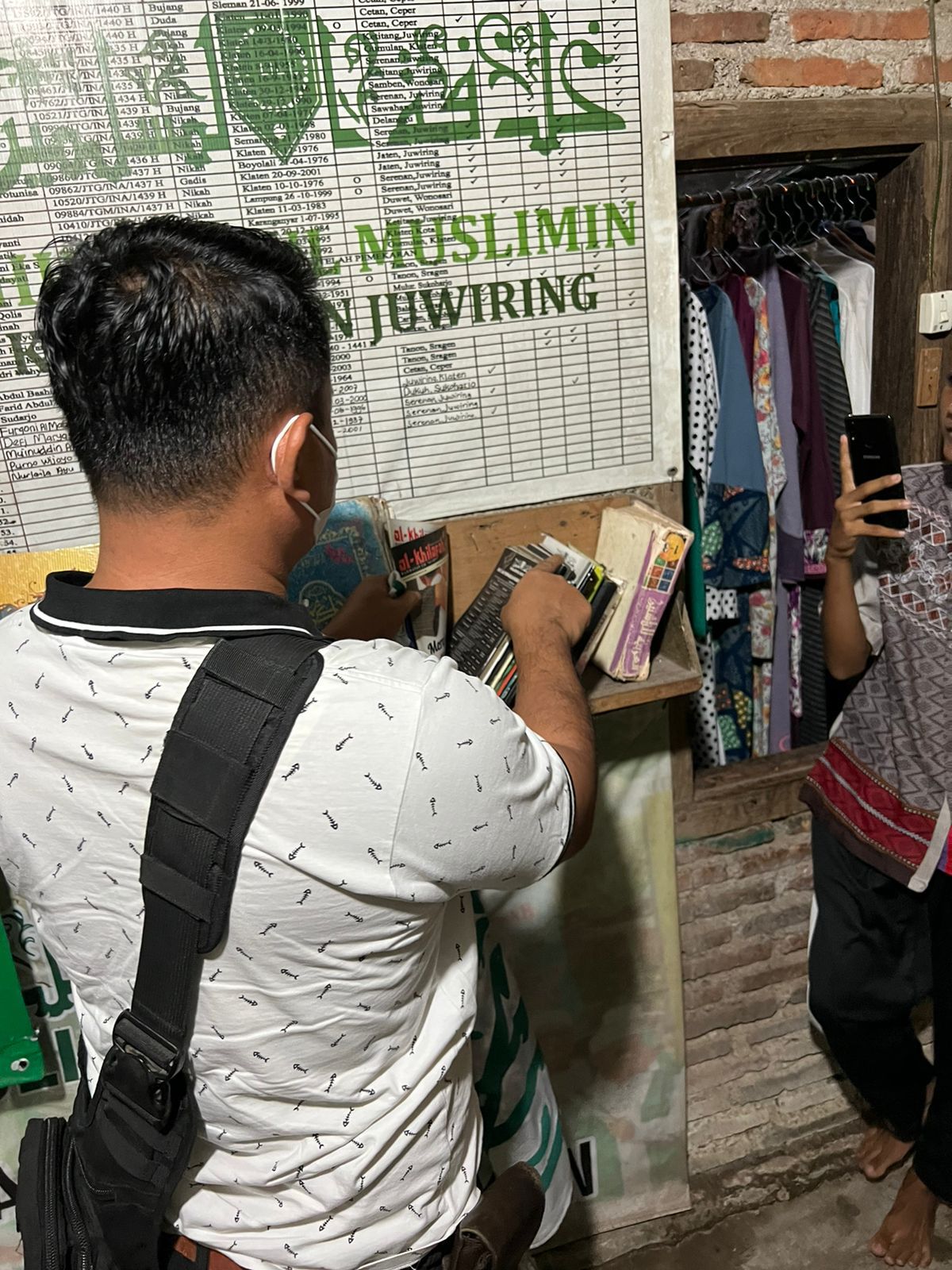 Penggeledahan di salah satu markas Khilafatul Muslimin di Klaten