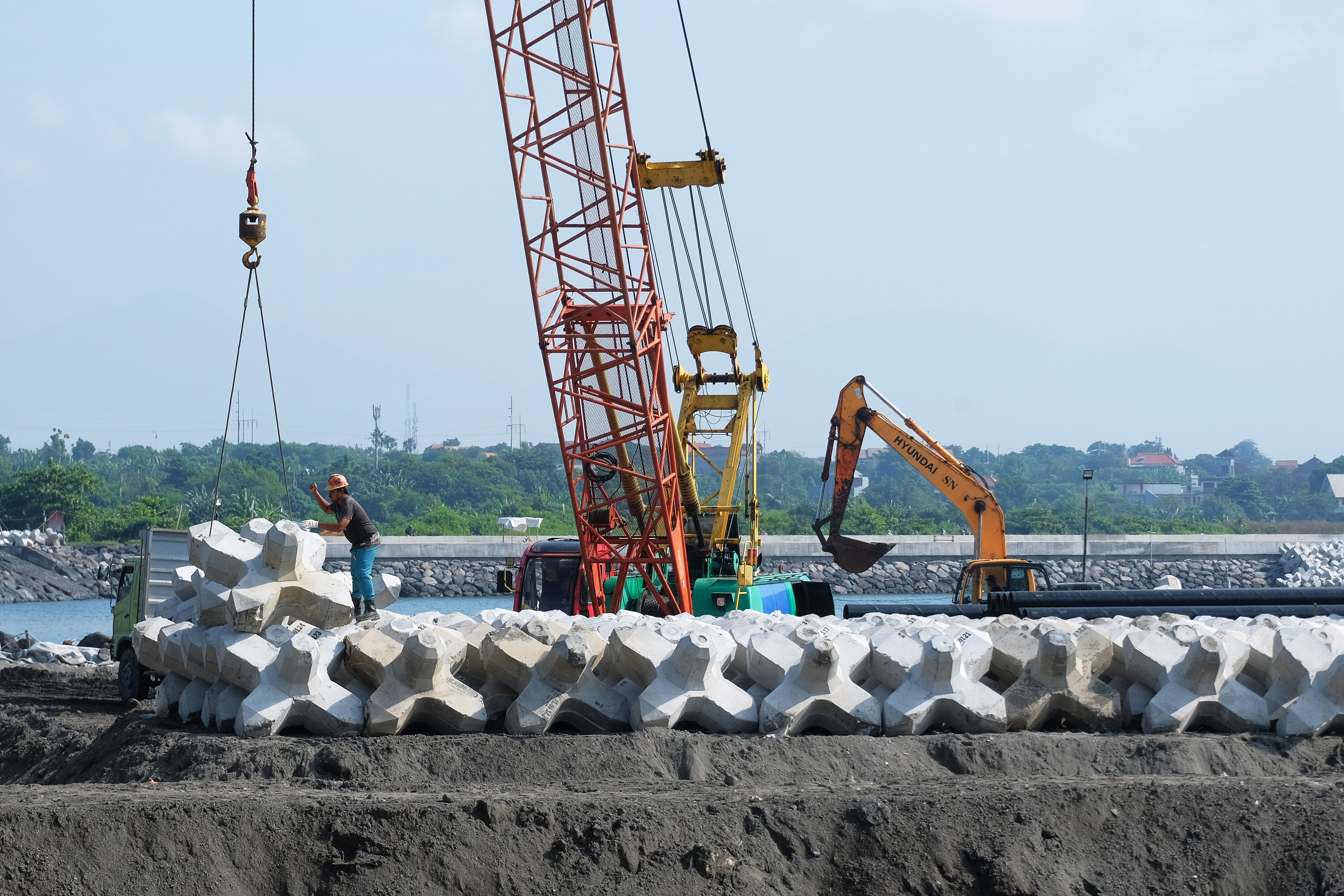 Potret pembangunan Pelabuhan Sanur di Denpasar, Bali.