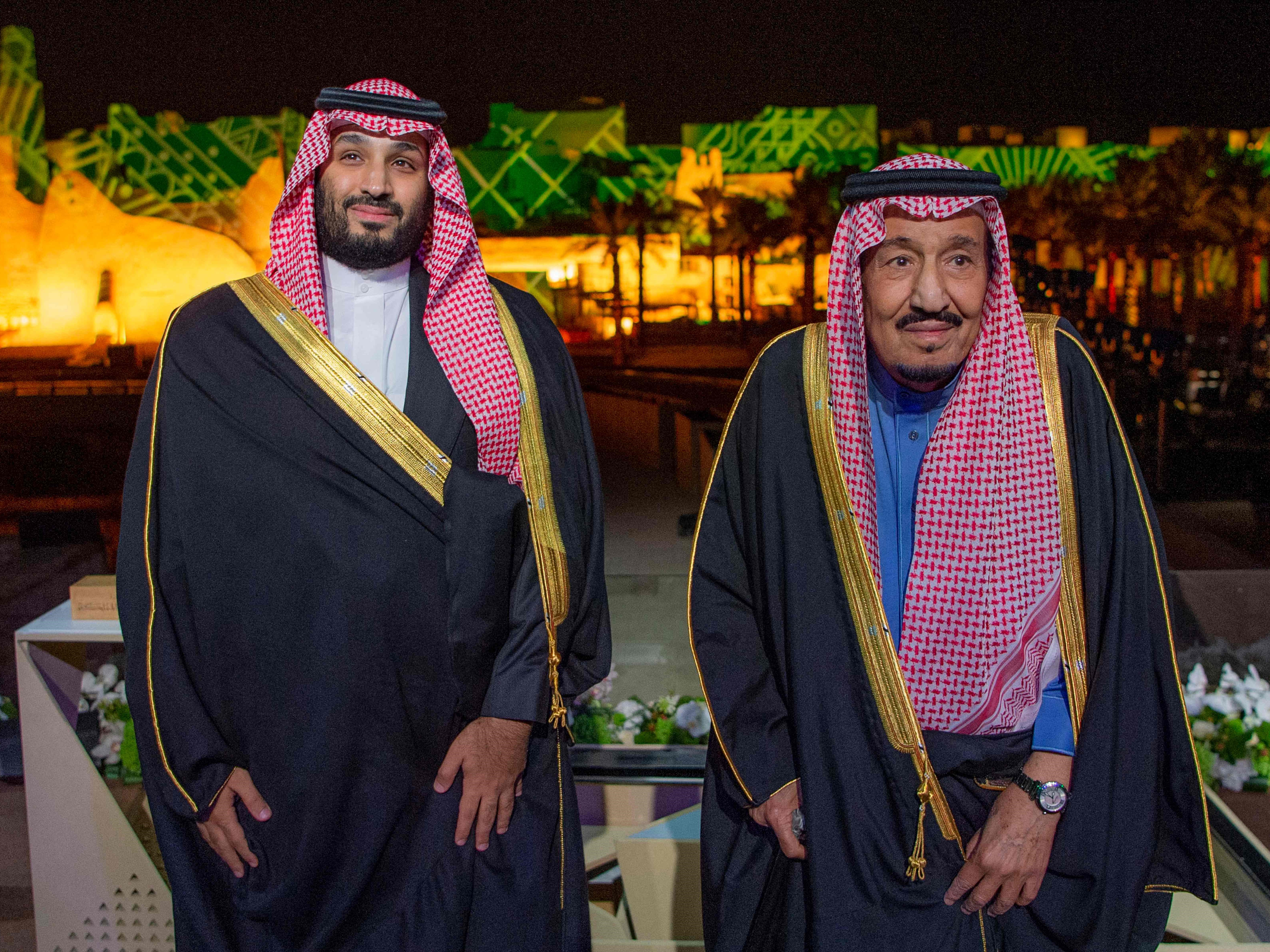 Raja Saudi Salman bin Abdulaziz (kanan) dan Pangeran Mahkota Mohammed bin Salman.