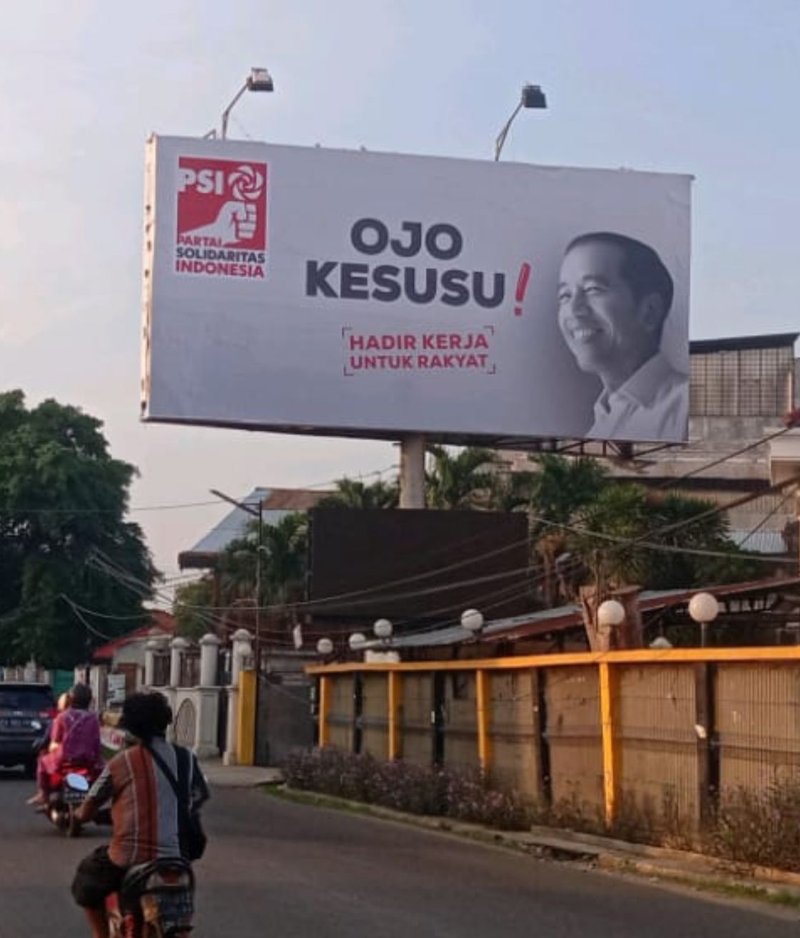 Baliho Ojo Kesusu dari PSI