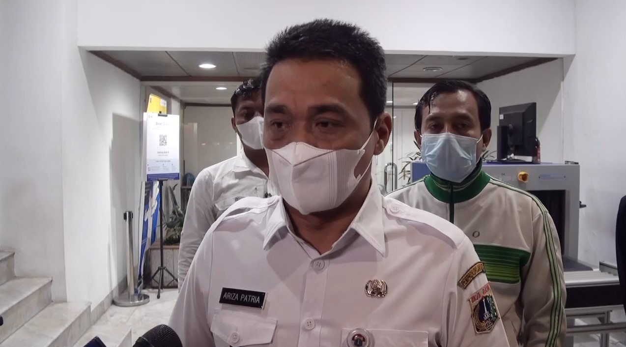 WAKIL Gubernur DKI Jakarta Ahmad Riza Patria buka suara soal adanya kain mirip bendera HTI.