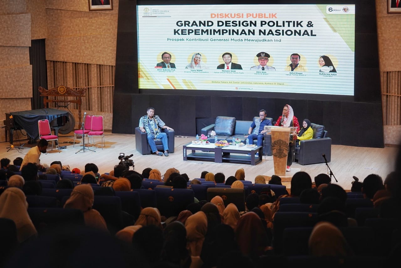 Direktur Wahid Foundation Yenny Wahid (kedua dari kanan) di Kampus Universitas Indonesia, Depok