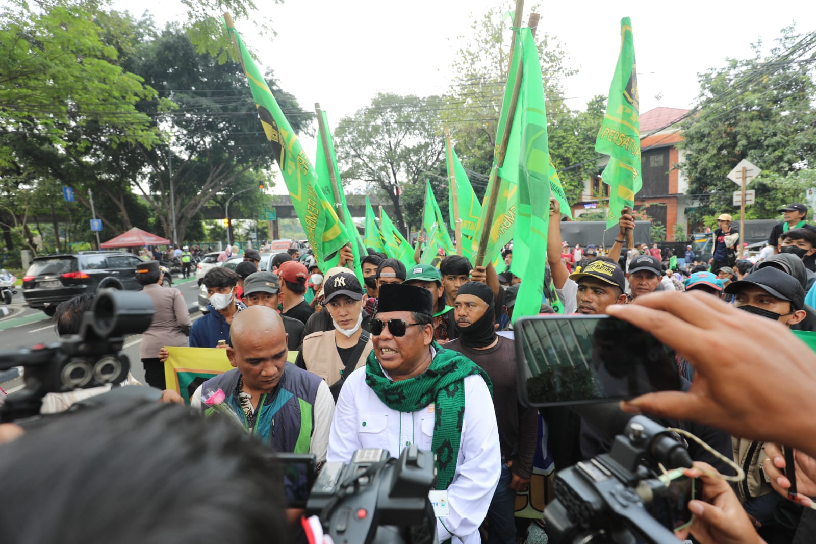 Masa Demo di PPP, Minta Komnas HAM Usut Penyerangannya Aksi