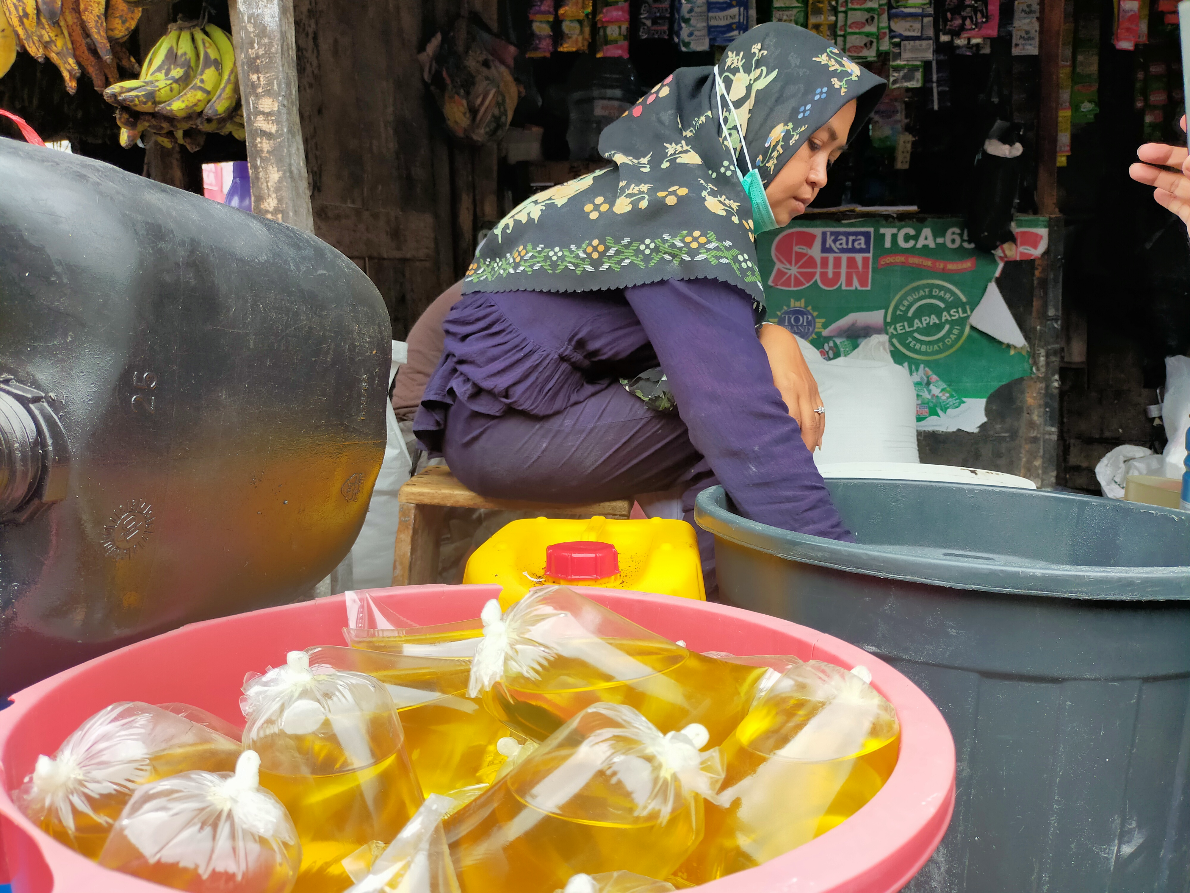 Minyak goreng curah di pasar tradisional