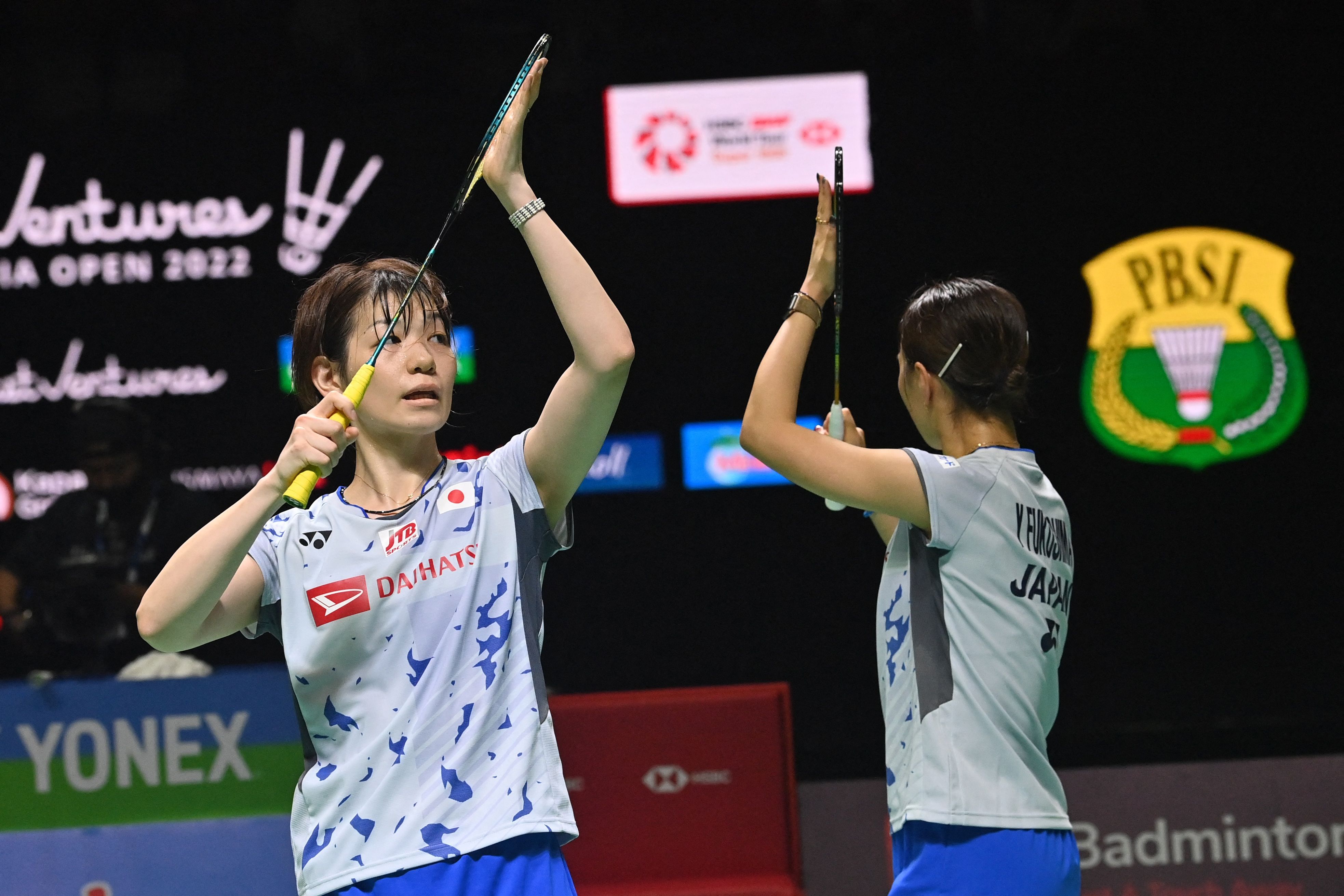 Ganda putri Jepang Saya Hirota (kiri) 