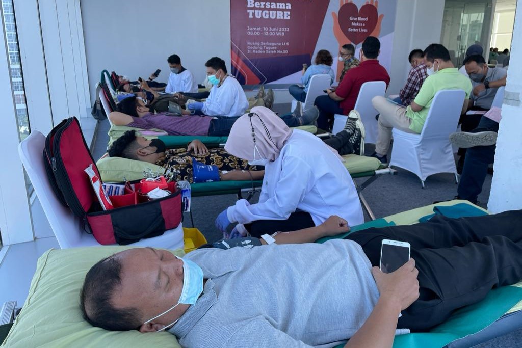 Hasil donor darah itu dipercayakan kepada PMI Jakarta Pusat untuk dikelola dan diberikan kepada pihak-pihak yang membutuhkan. 