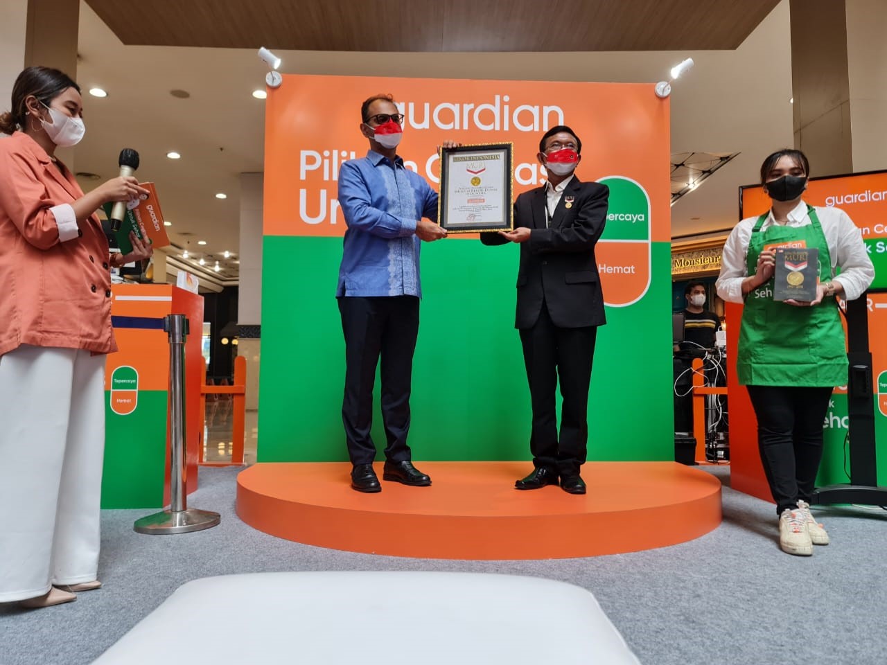 Melalui Kampanye Pilihan Cerdas untuk Sehat, Guardian Raih MURI  