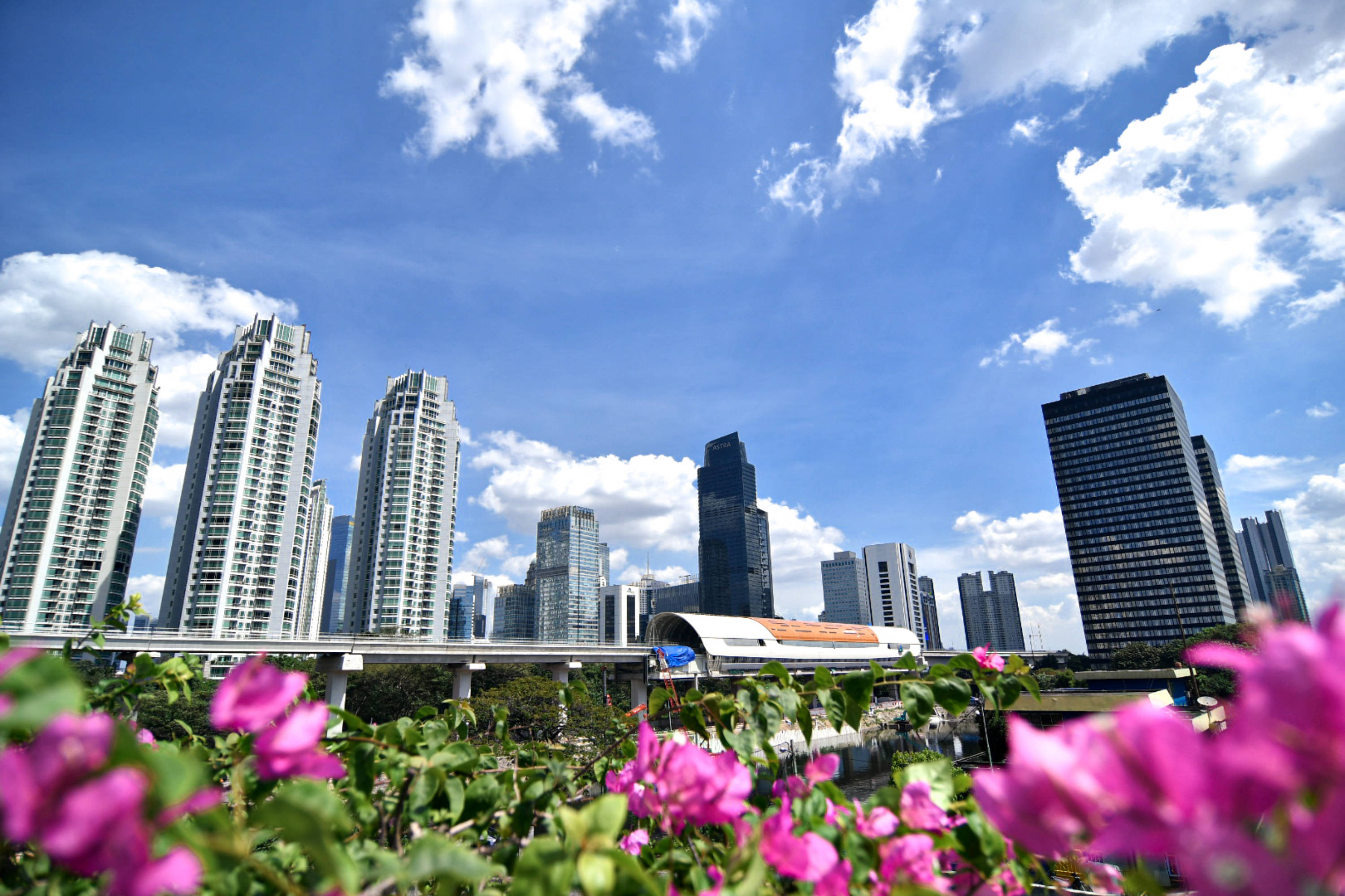 Cuaca cerah di Jakarta hingga siang ini.