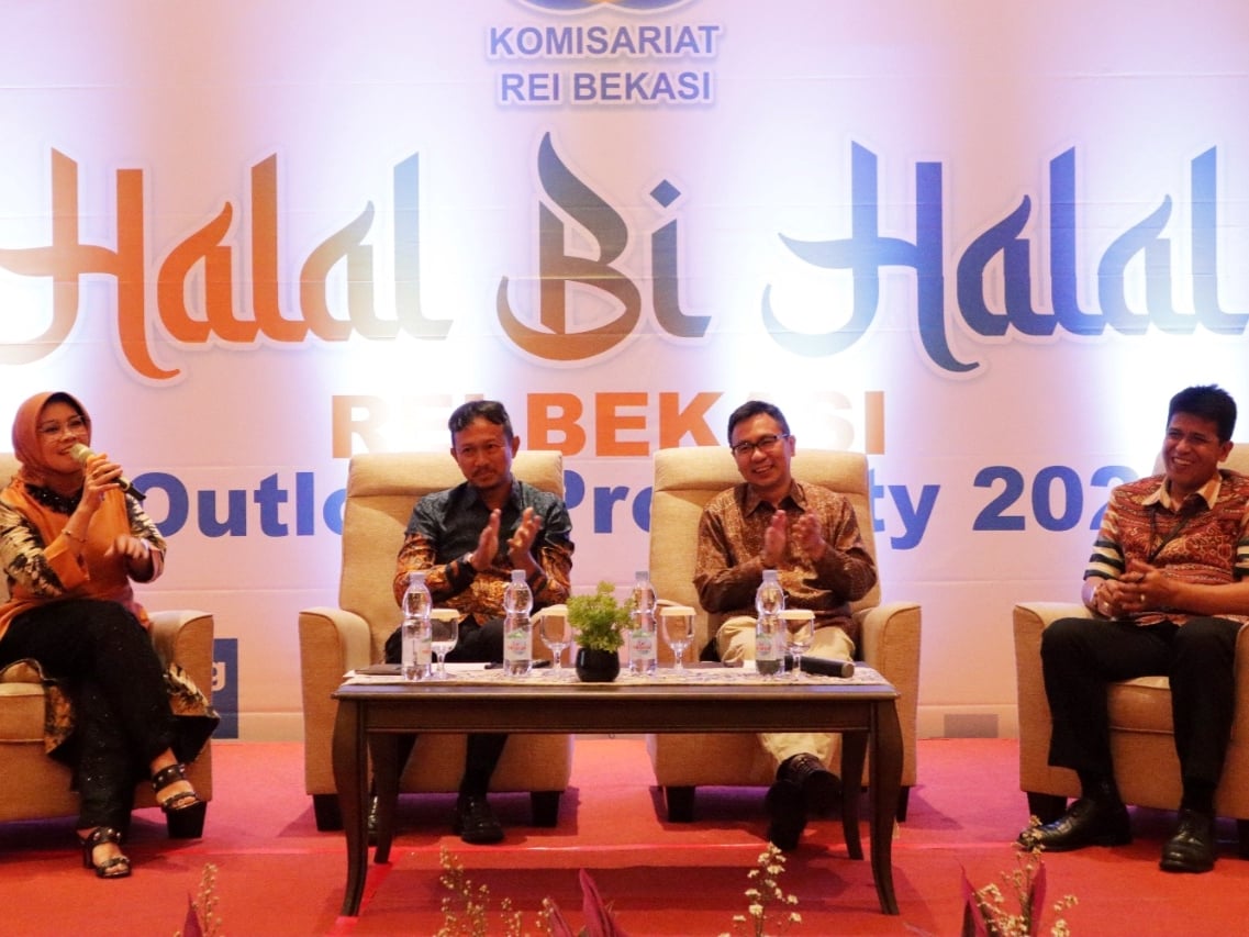 Kiri ke kanan: Tuti Mugiastuti, Asmat Amin, Ali Tranghanda, dan Kepala Kanwil 1 BTN Edward Alimin Sjarif. 