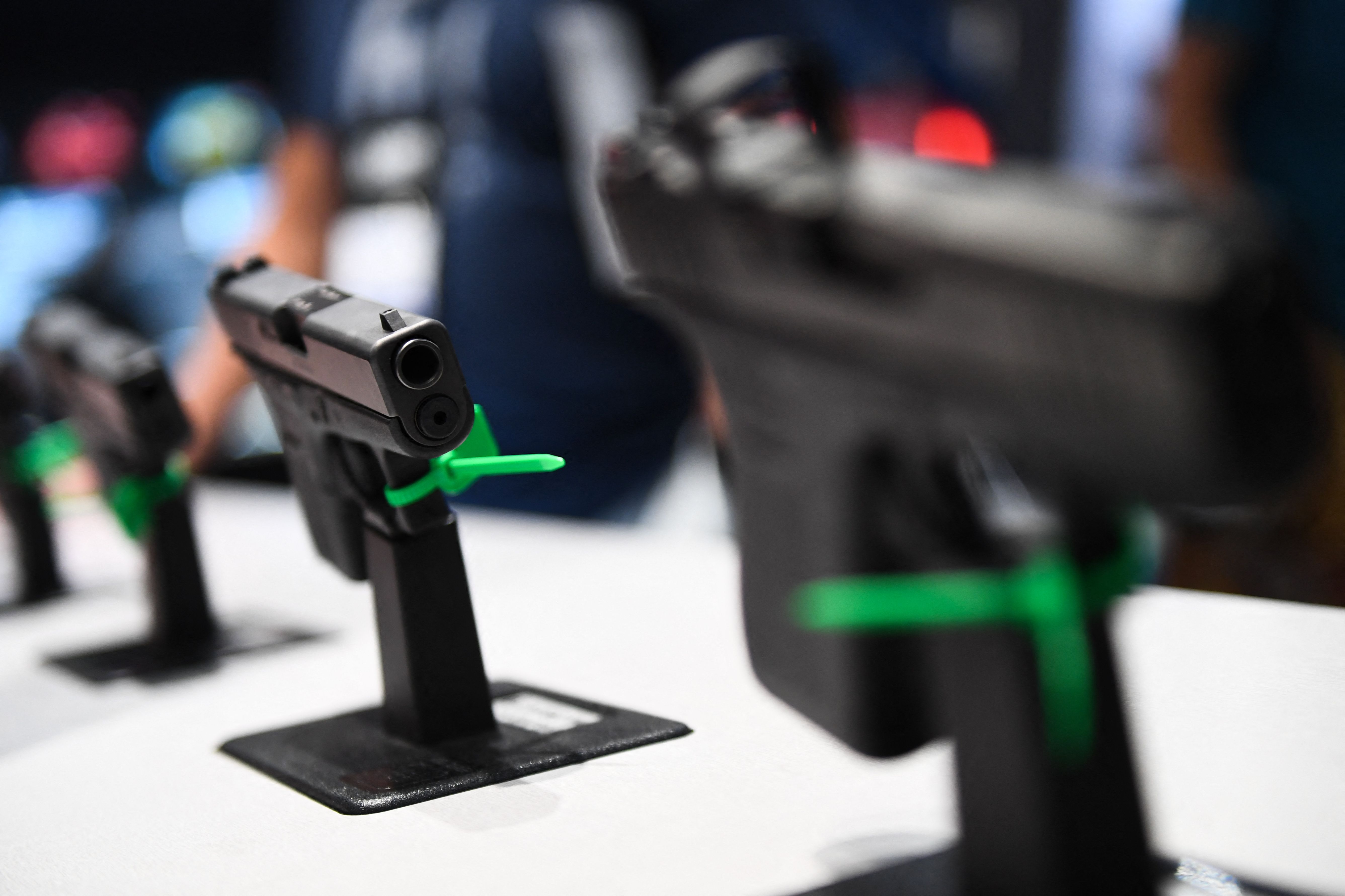 Senjata api Glock Ges.m.b.H. ditampilkan dalam sebuah pameran di Houston, Texas, Amerika Serikat.
