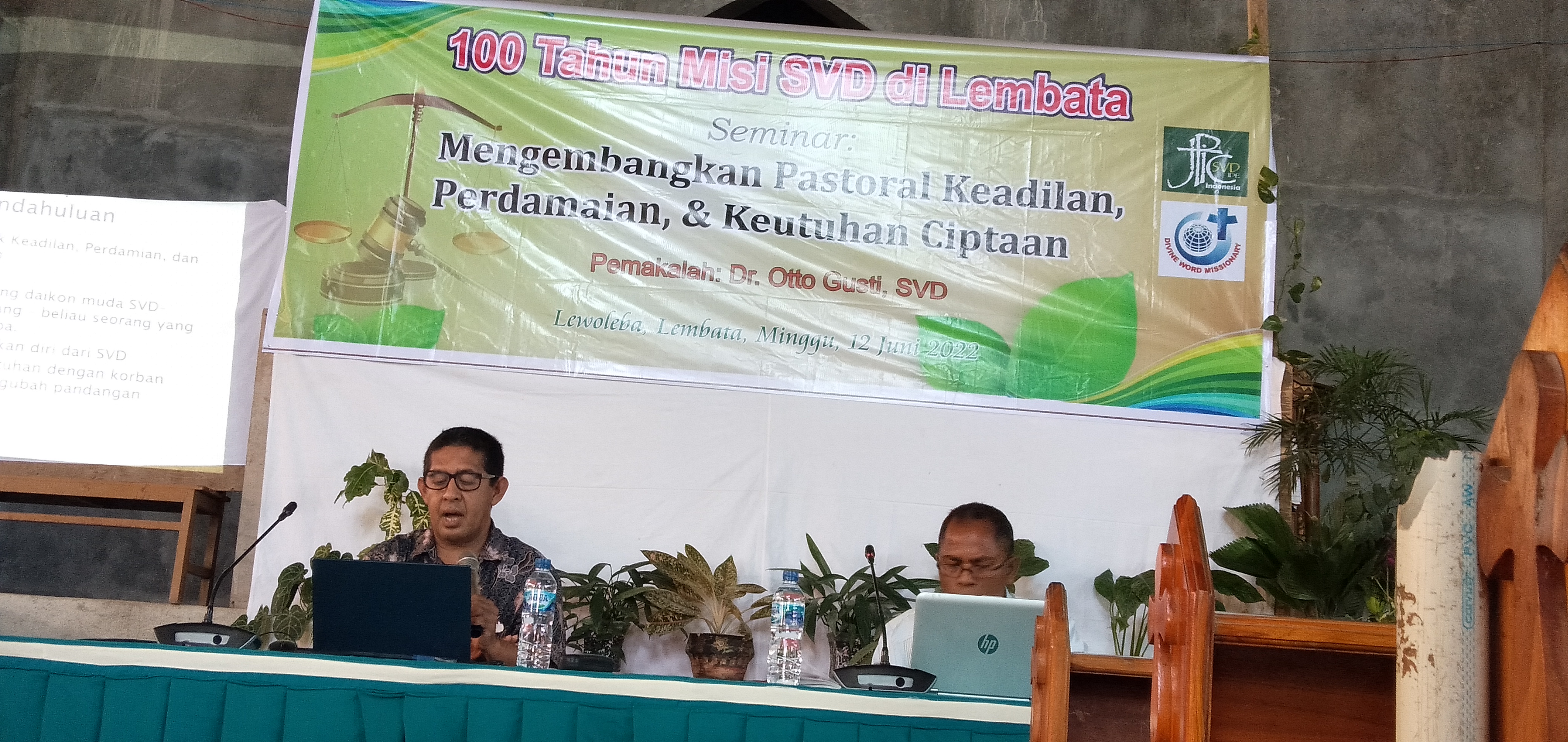 Pater Otto Gusti Madung berbicara dalam seminar Mengembangkan Pastoral Keadilan, Perdamaian dan Keutuhan Ciptaan