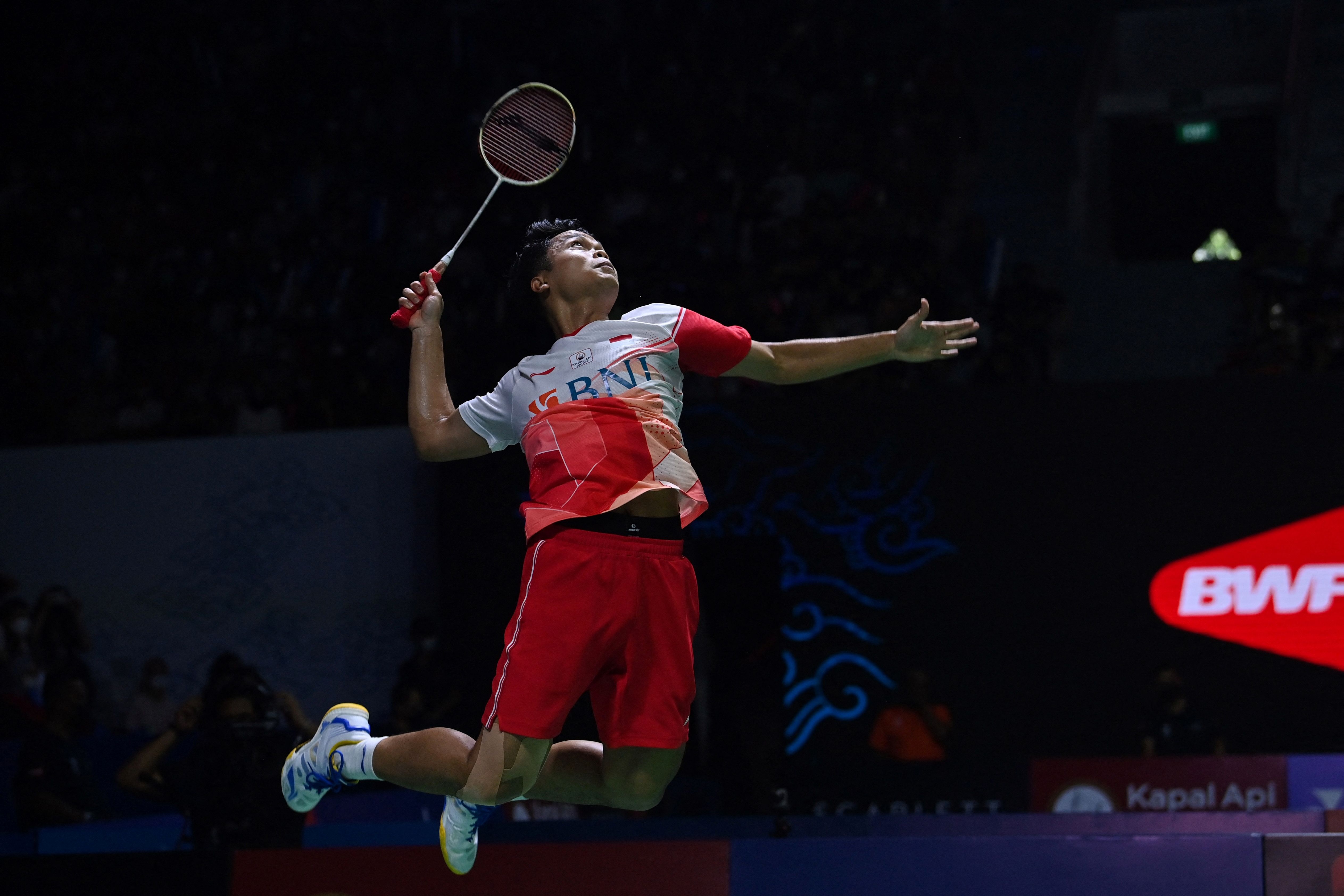 Pebulu tangkis Anthony Ginting saat berlaga di Indonesia Terbuka 2022.