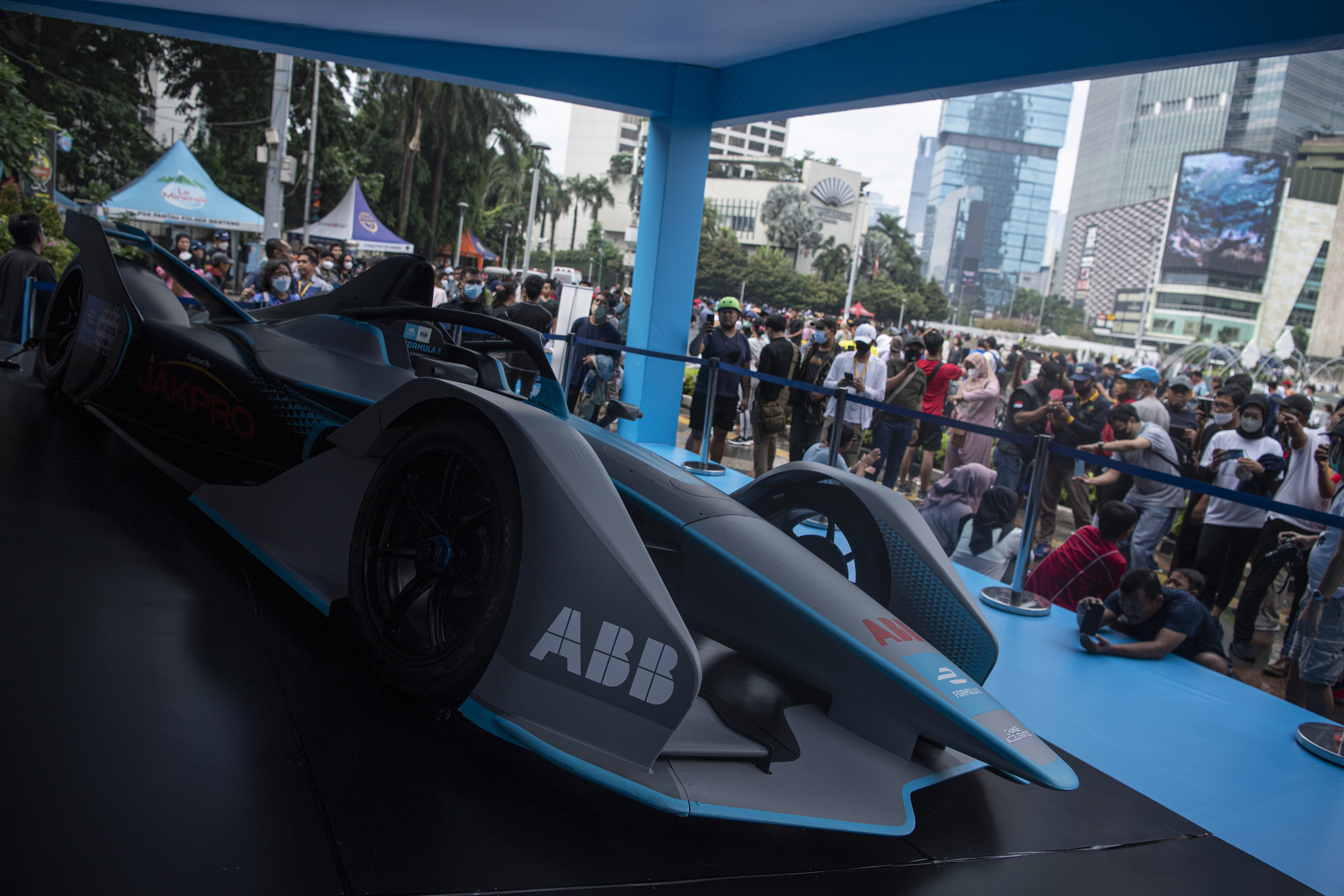 Replika mobil balap Formula e saat dipamerkan di hari bebas Kendaraan Bermotor di Jakarta, khir pekan lalu