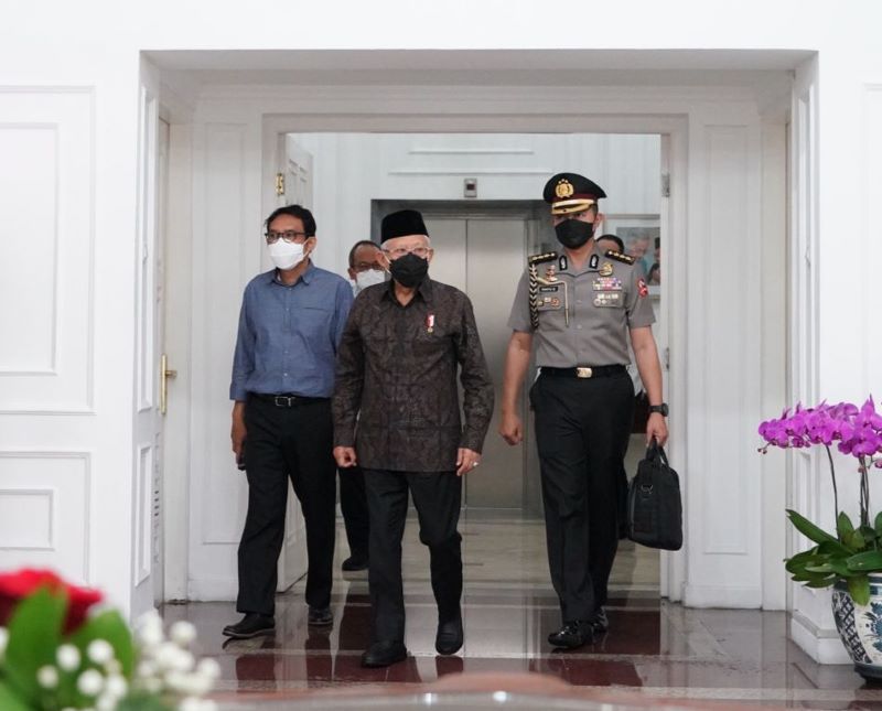 Wapres ketika hendak menghadiri closing ceremony Festival Syawal 1443 H secara daring