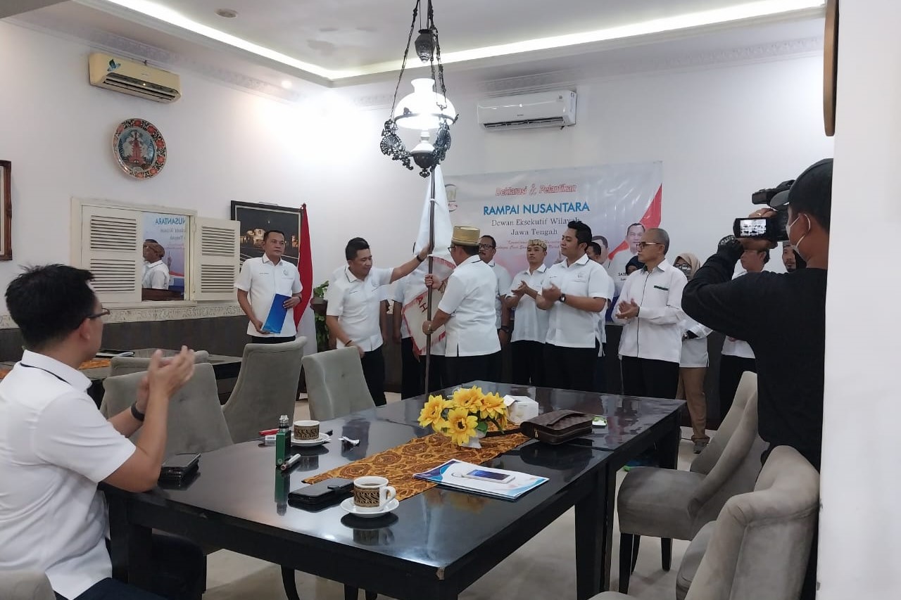 Pelantikan Pengurus Dewan Eksekutif Wilayah Jawa Tengah Rampai Nusantara di Solo, Sabtu (18/6).