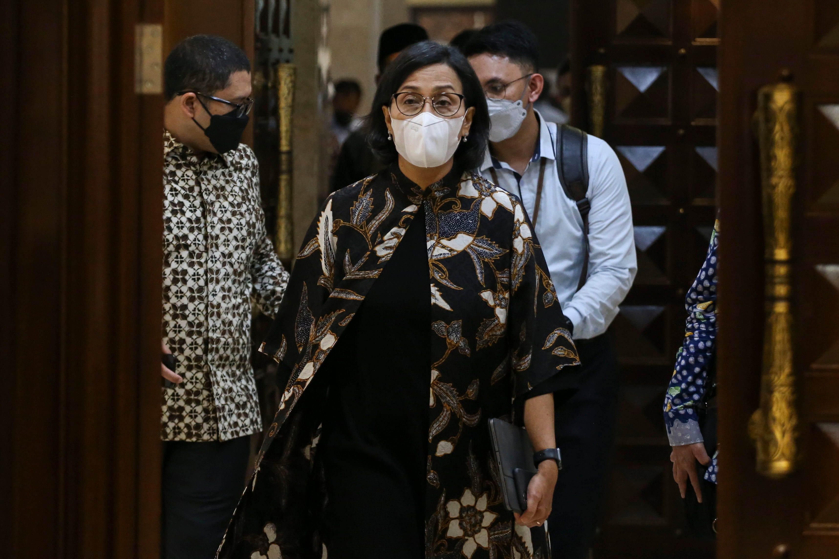 Menteri Keuangan Sri Mulyani bersiap mengikuti rapat kerja dengan Komisi XI DPR.