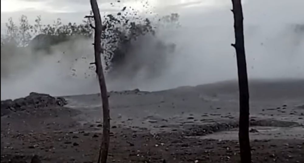 Capture Video Semburan Lumpur di Perbatasan Indonesia-Timor Leste