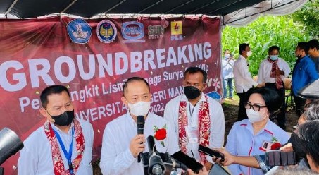 Universitas Negeri Manado meresmikan pembangunan (groundbreaking) PLTS di Tondano, Sulawesi Utara.
