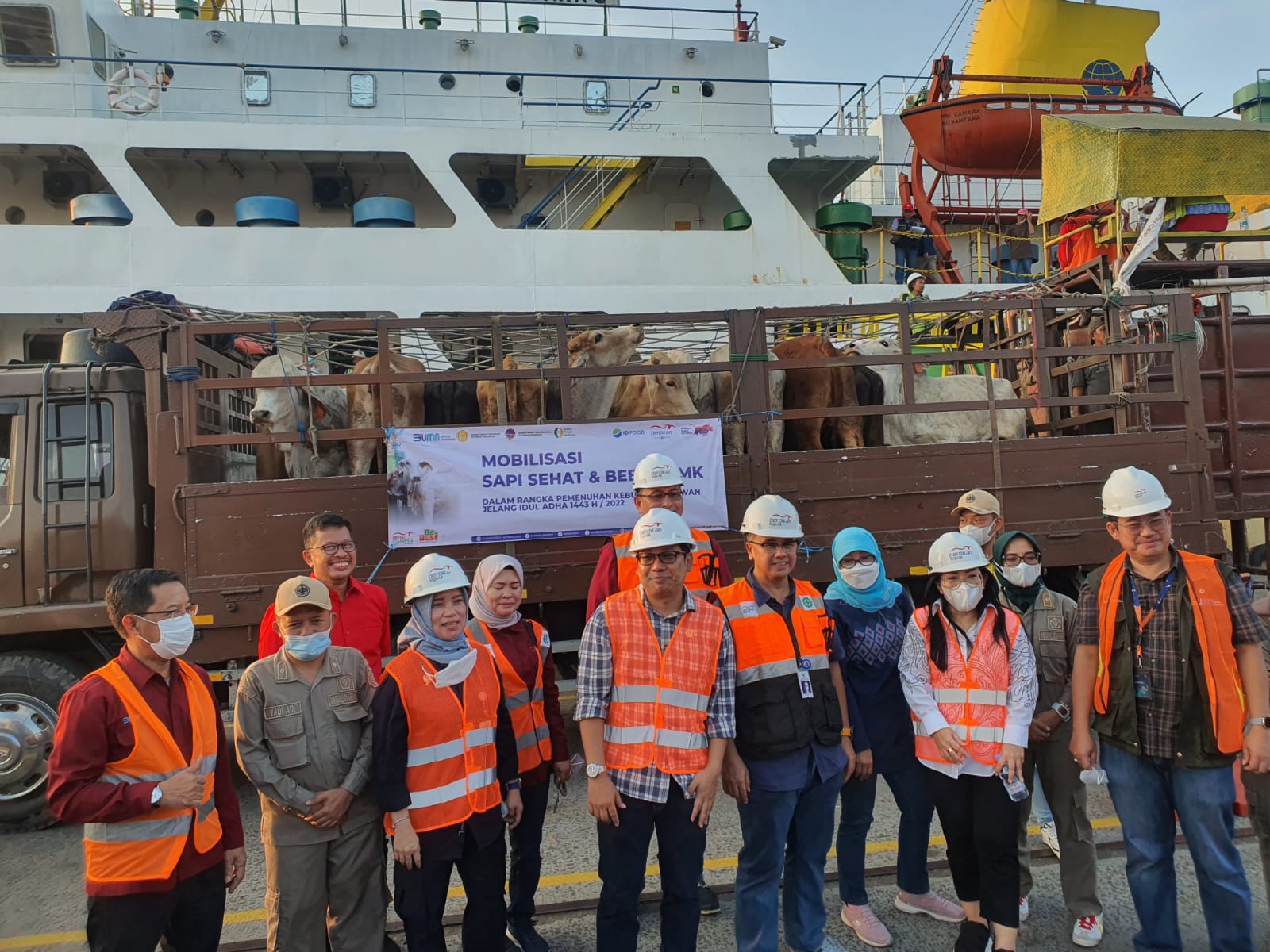  Sebanyak 450 ekor sapi yang terjamin bebas Penyakit Mulut dan Kuku (PMK) tiba di Pelabuhan Tanjung Priok, Minggu sore (19/6).