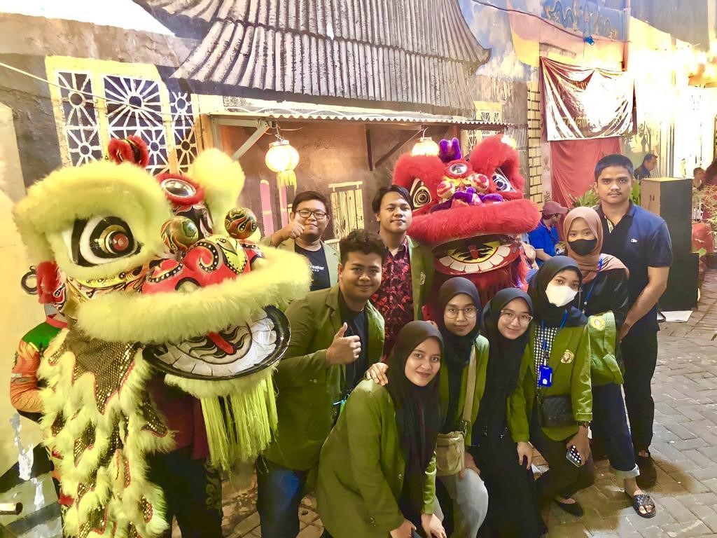 Kontribusi Mahasiswa KKNT 79 dalam Festival Bakcang