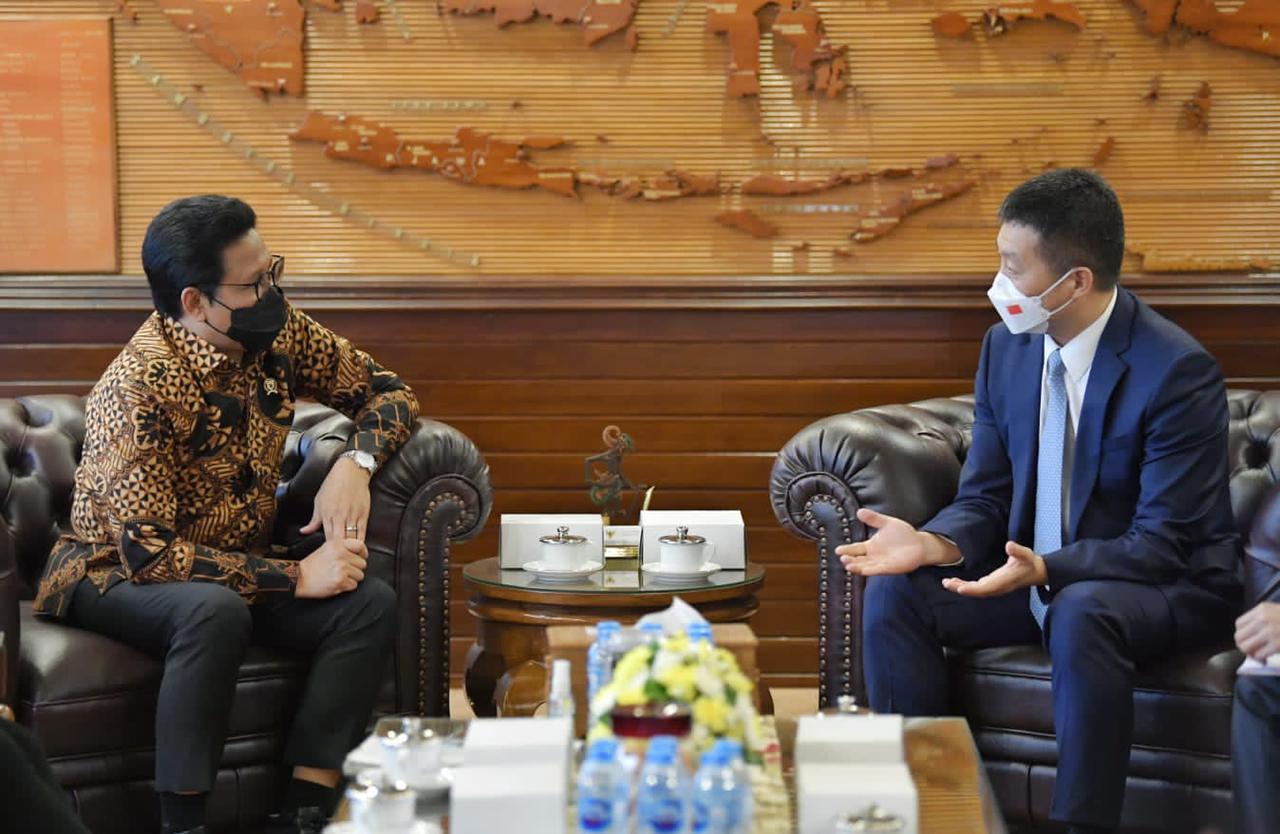 Mendes PDTT Abdul Halim Iskandar menerima Audensi Lu Kang, Duta Besar China untuk Indonesia dikantor Kemendes PDTT, Kamis (2/6).