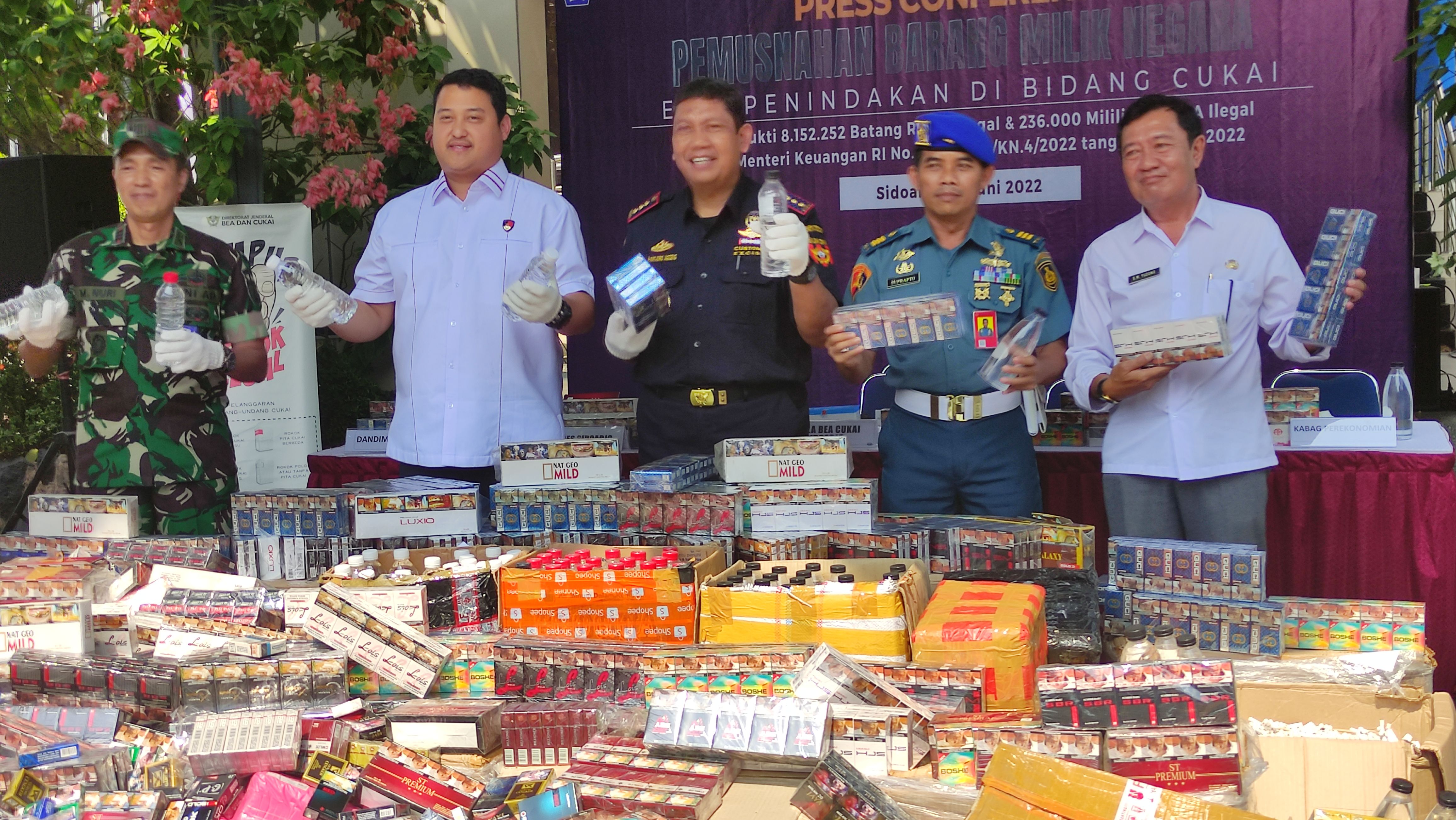 Rokok ilegal yang disita dan dimusnahkan oleh Bea Cukai Sidoarjo, Jawa Timur. 