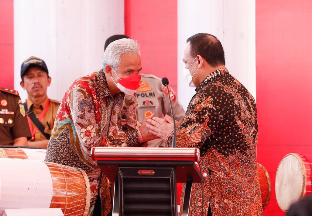 Gubernur Jateng Ganjar Pranowo dan Ketua KPK Firli Bahuri. 
