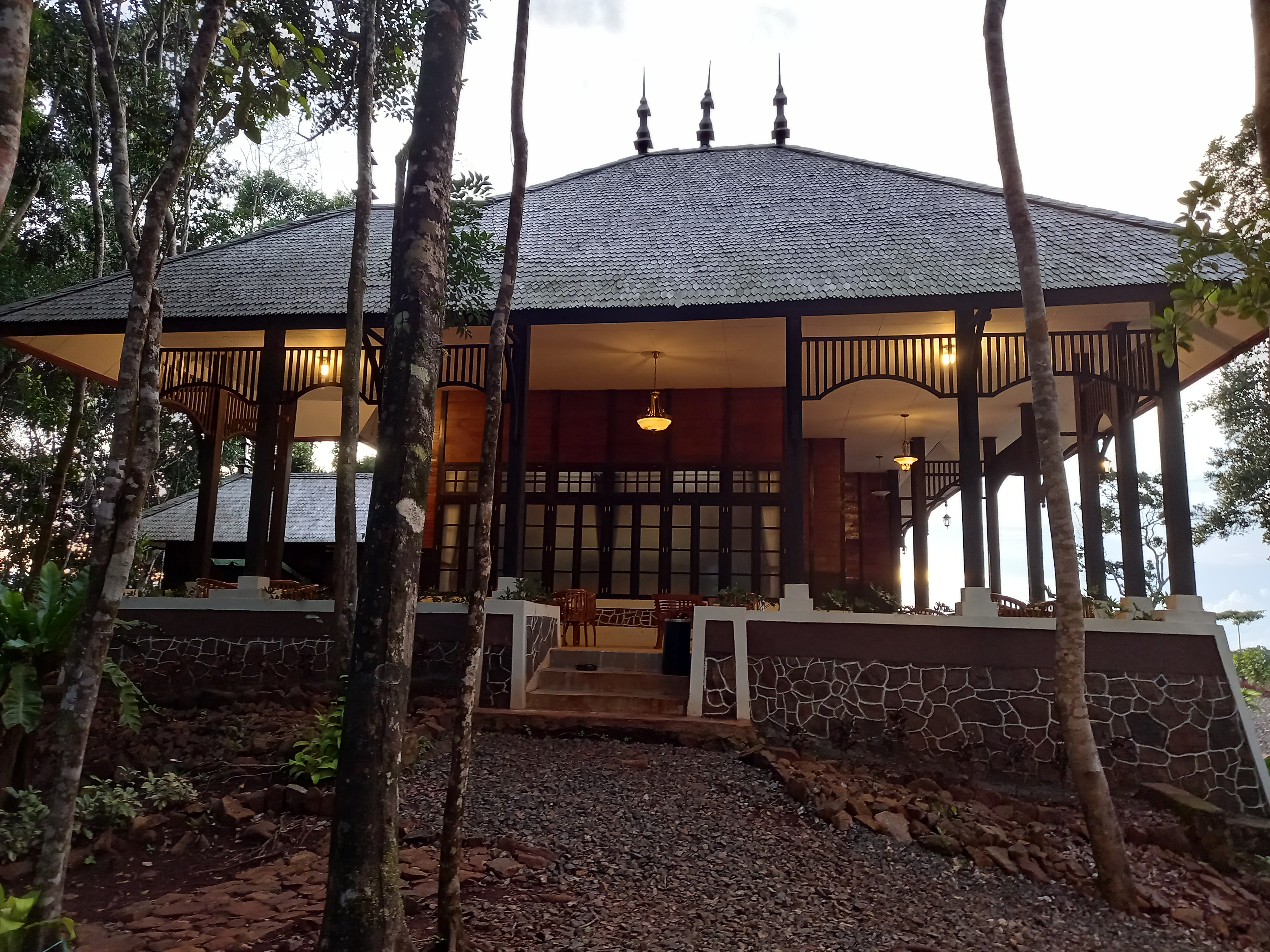 Bekas benteng Belanda yang disulap jadi vila modern di Puncak Tahura Mandiangin, Banjar, Kalsel.