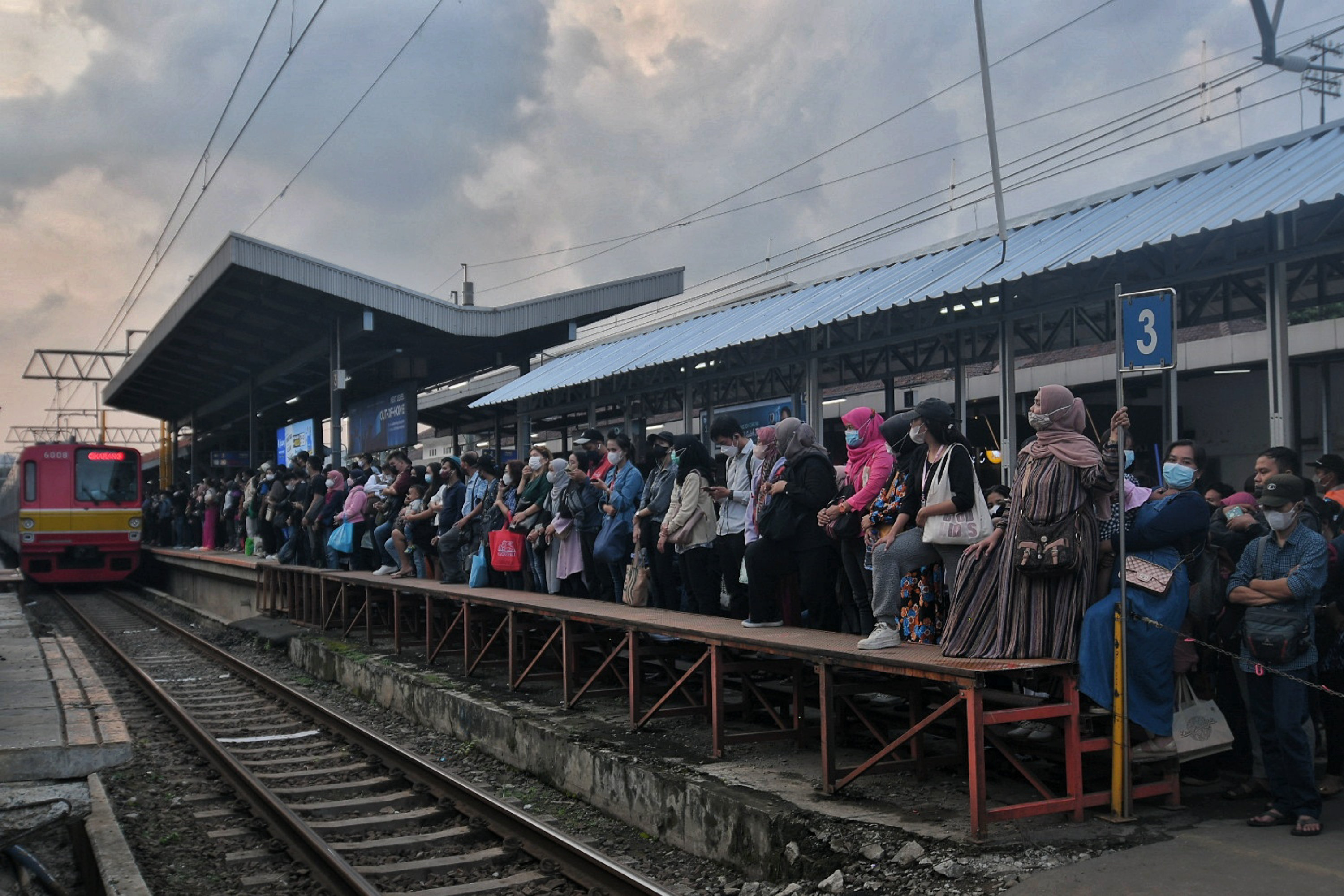 Penumpang KRL