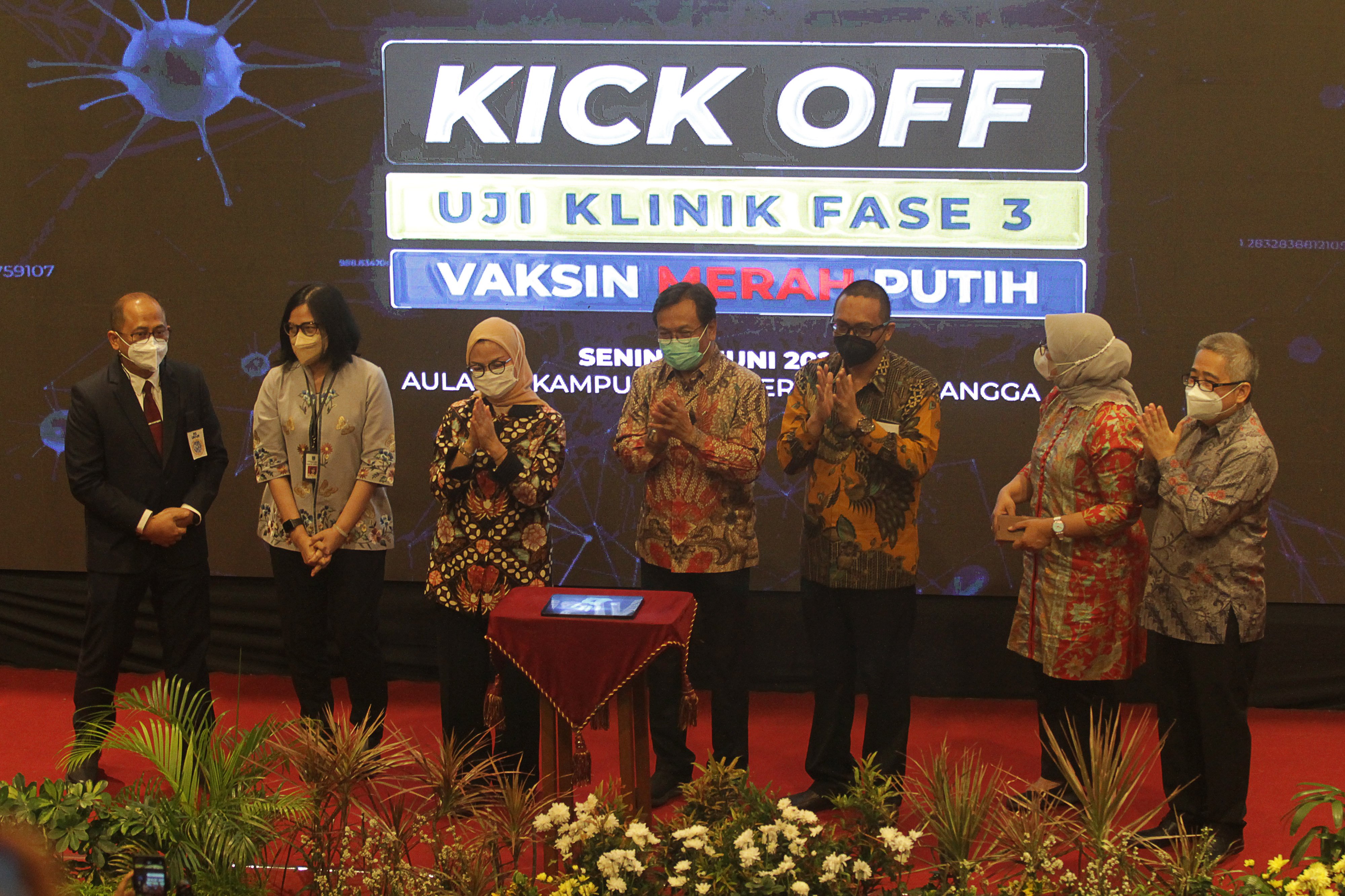 VAKSIN MERAH PUTIH: Kick Off Uji Klinik Fase 3 Vaksin Merah Putih di Aula Fakultas Kedokteran Unair di Surabaya, Senin (27/6/2022). 
