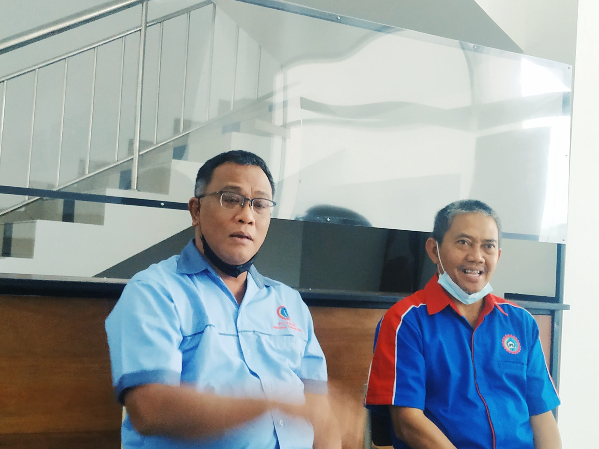 KETUA Umum DPP KSPSI Moh Jumhur Hidayat (kiri)