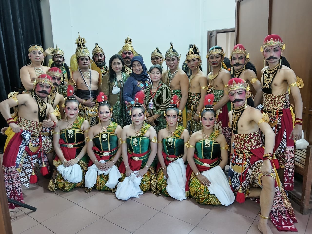 Grup Wayang Orang Ngesti Pandowo menampilkan lakon “Kresna Duta.” 