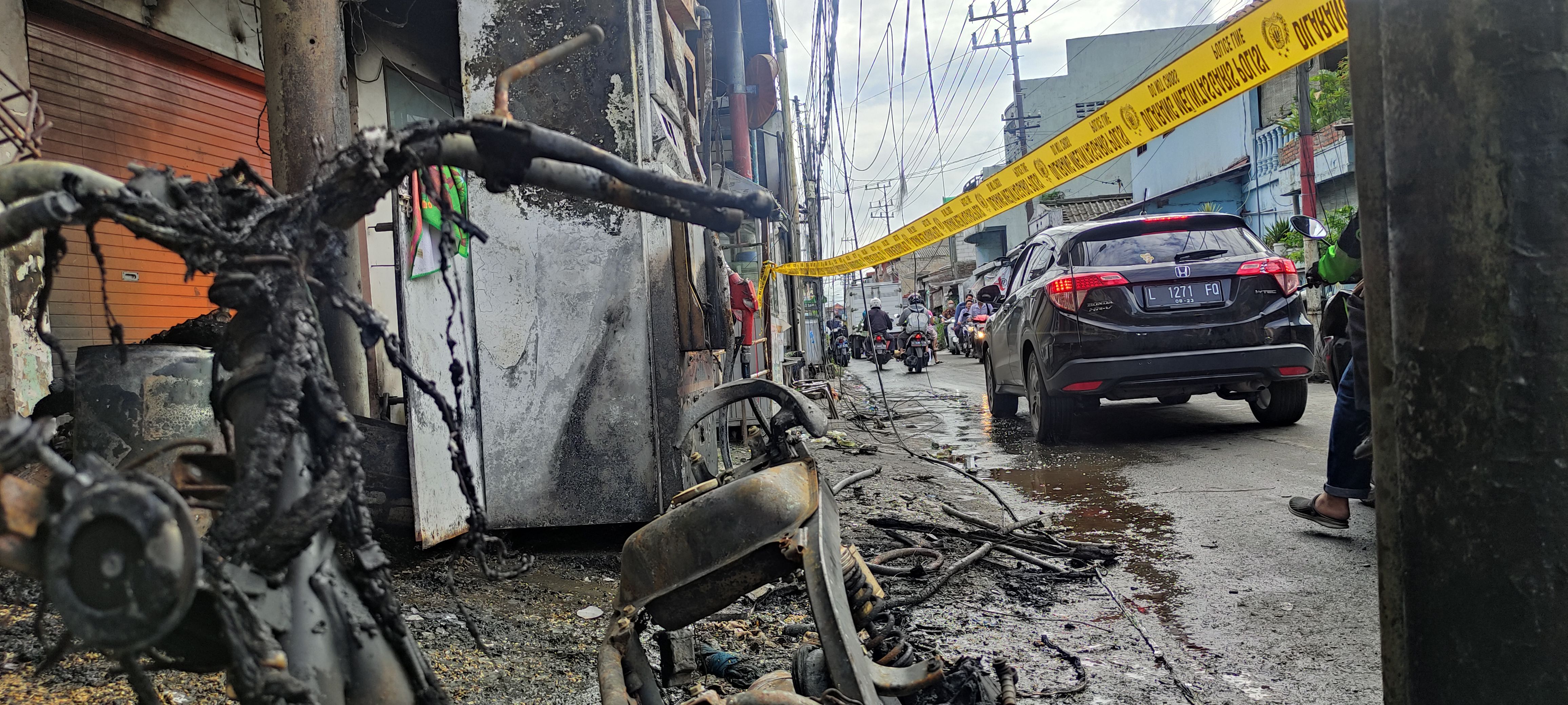 Kios bensin yang dikenal dengan pom bensin mini di Dusun Timpian Desa Wedoro, Kecamatan Waru, Kabupaten Sidoarjo, terbakar dan meleda