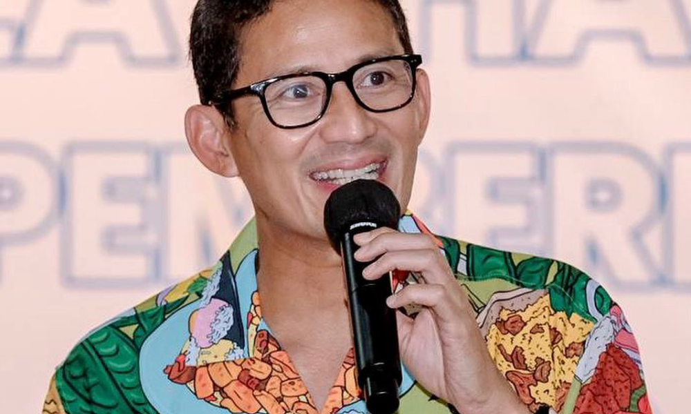 Momen Menparekraf Sandiaga Uno saat mengenakan busana produksi Telusur Kultur
