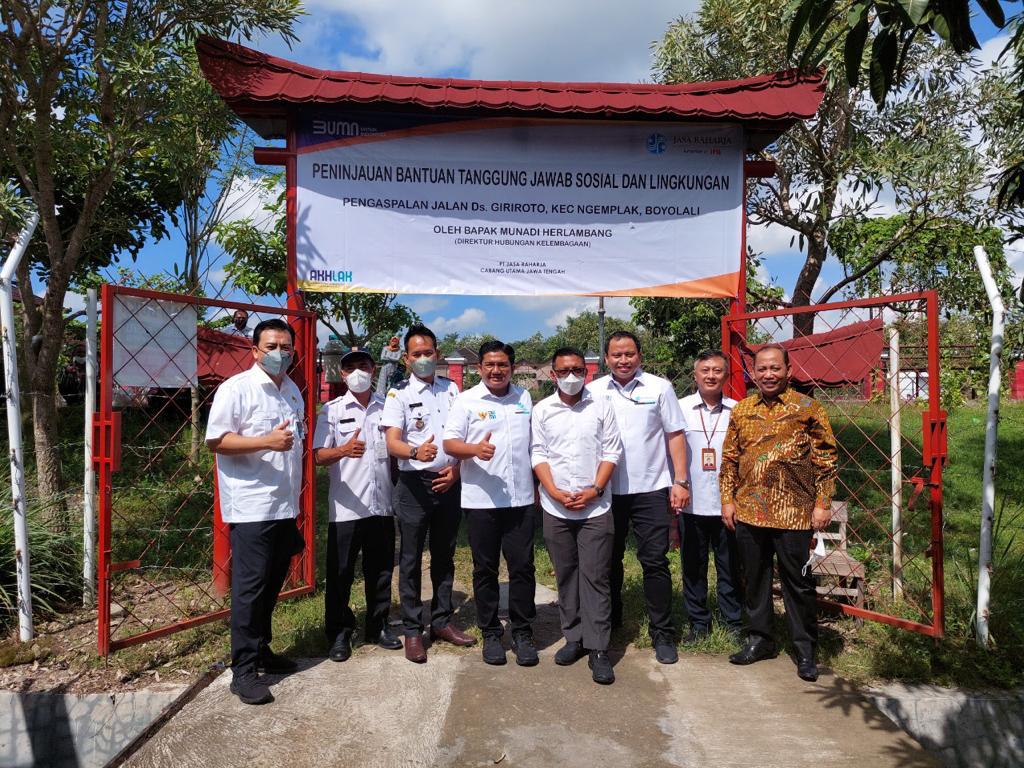  Direktur Kelembagaan Jasa Raharja Munadi Herlambang bersama jajarannya.