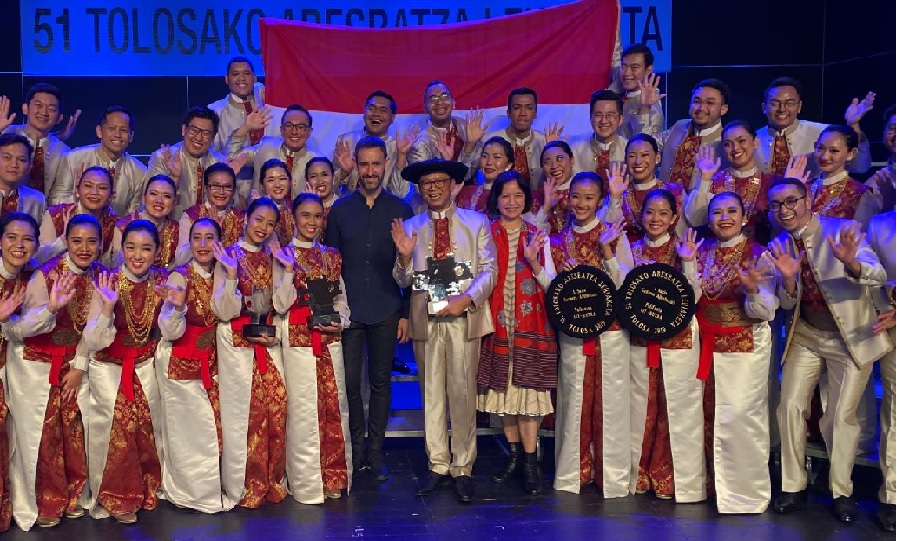 Ilustrasi:  Batavia Madrigal Singers (BMS) usai menang di ajang paduan suara internasional.