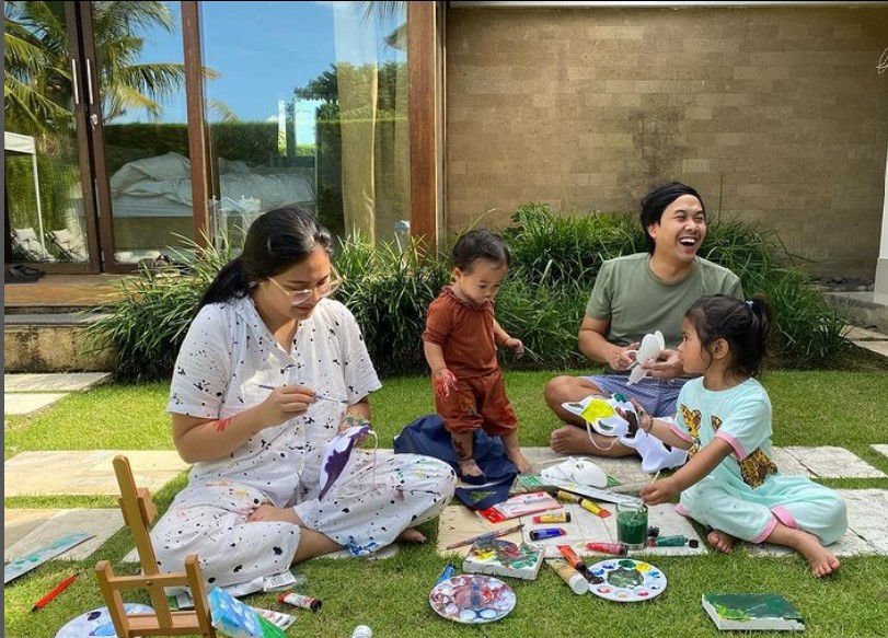 Ini Tips Liburan Bersama Anak dari Caca Tengker