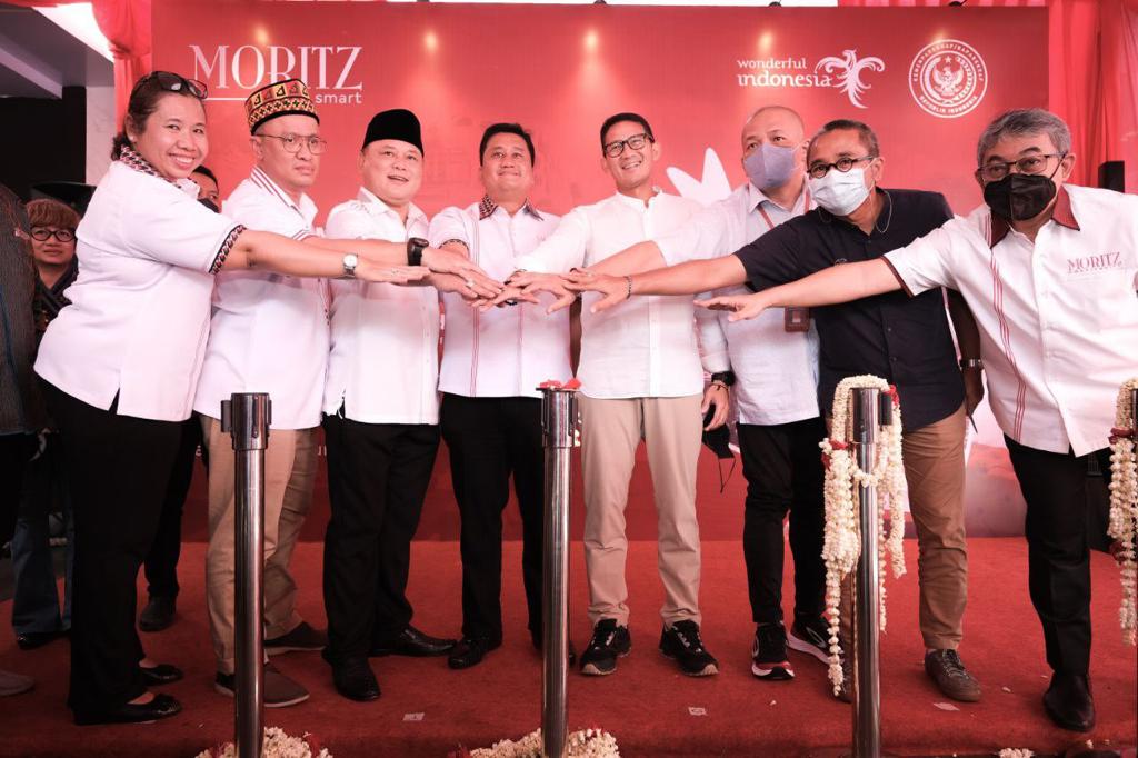 Menteri Pariwisata dan Ekonomi Kreatif Sandiaga S Uno saat meresmikan pengoperasian Moritz Smart Hotel Bandung
