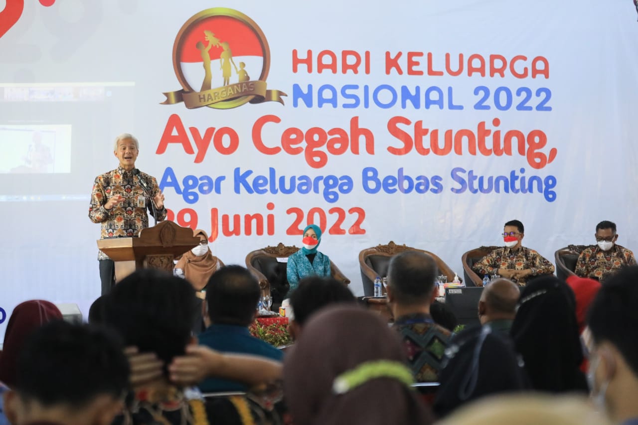 Gubernur Jawa Tengah Ganjar Pranowo dalam Peringatan Harganas 2022 di Temanggung, Jateng