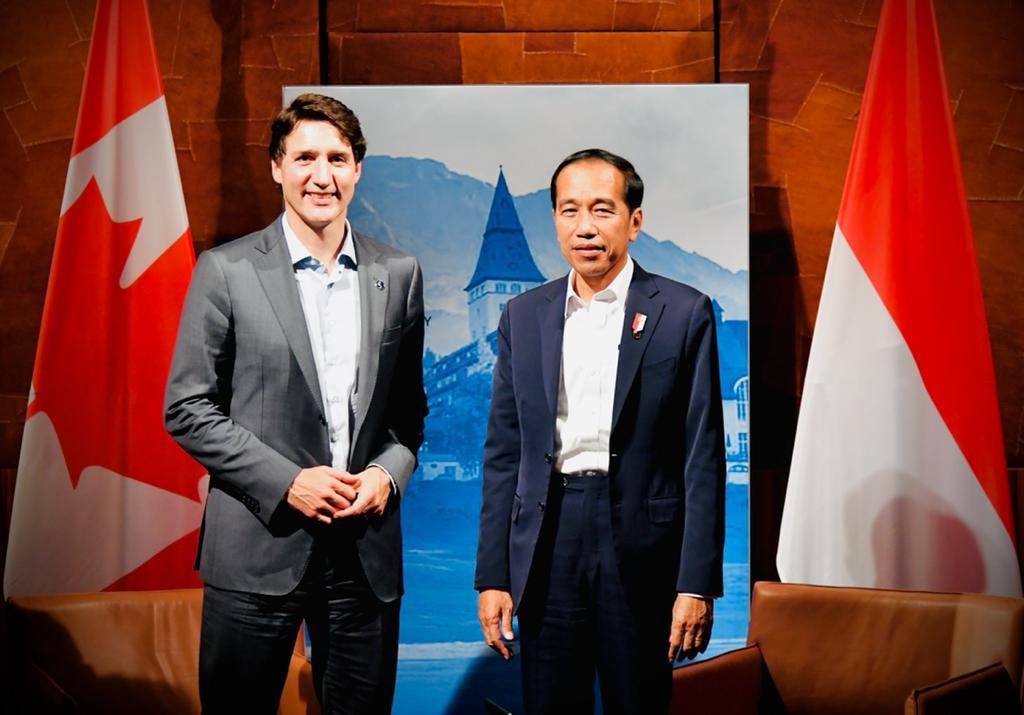 Presiden Joko Widodo (kanan) dan Perdana Menteri Kanada Justin Trudeau