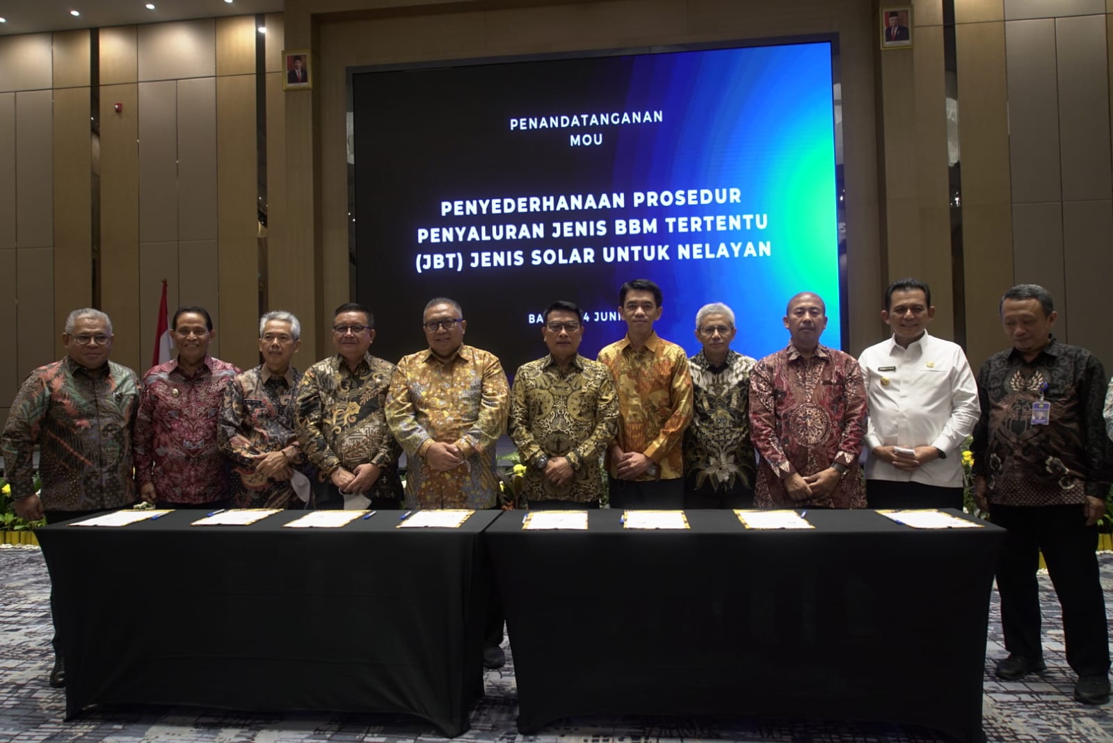 Ketua KSP Moeldoko (tengah)  dalam rakor dengan kementerian/lembaga  terkait penyederhanaan prosedur penyaluran BBM bersubsidi.