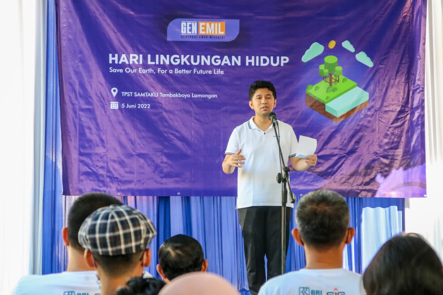 Peringatan Hari Lingkungan Hidup yang digelar Generasi Emas Milenial (Gen Emil) di TPST Samtaku, Minggu (5/6).