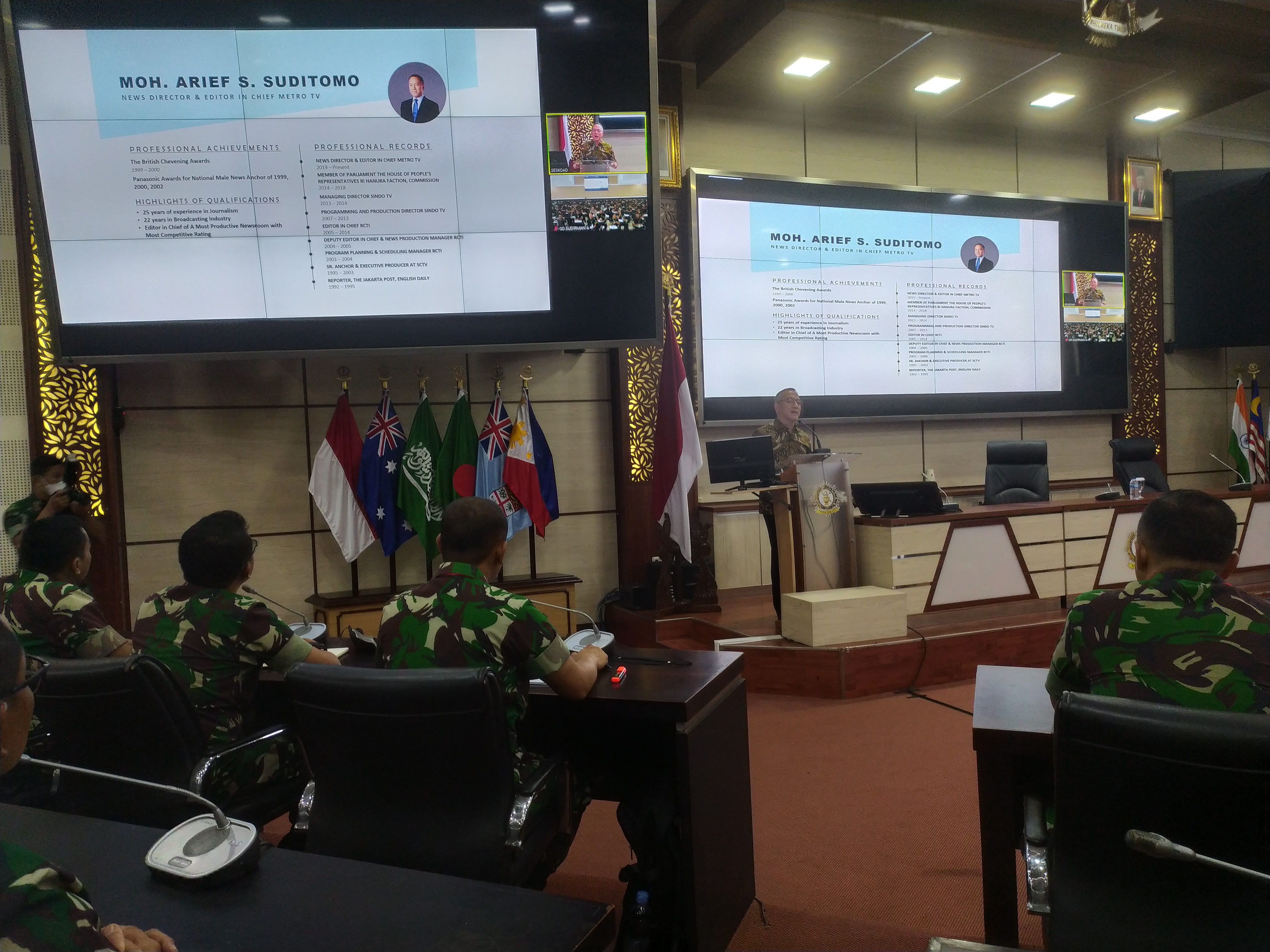  Pemimpin Redaksi Metro TV, Arif Suditomo saat menjadi pemateri dalam kegiatan Public Speaking & Media Handling Training di Sesko TNI-AD