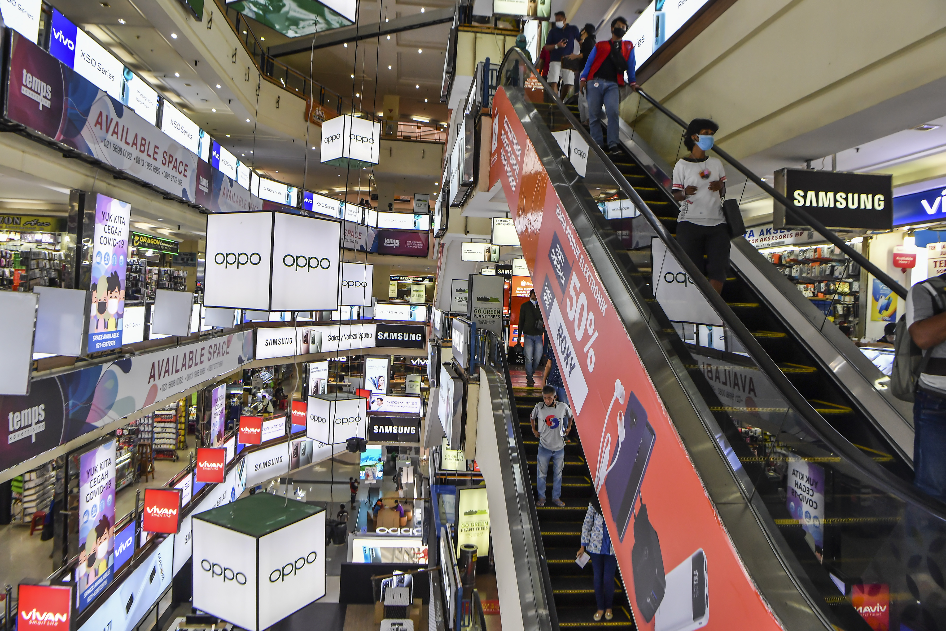 Suasana sentra penjualan ponsel di Jakarta